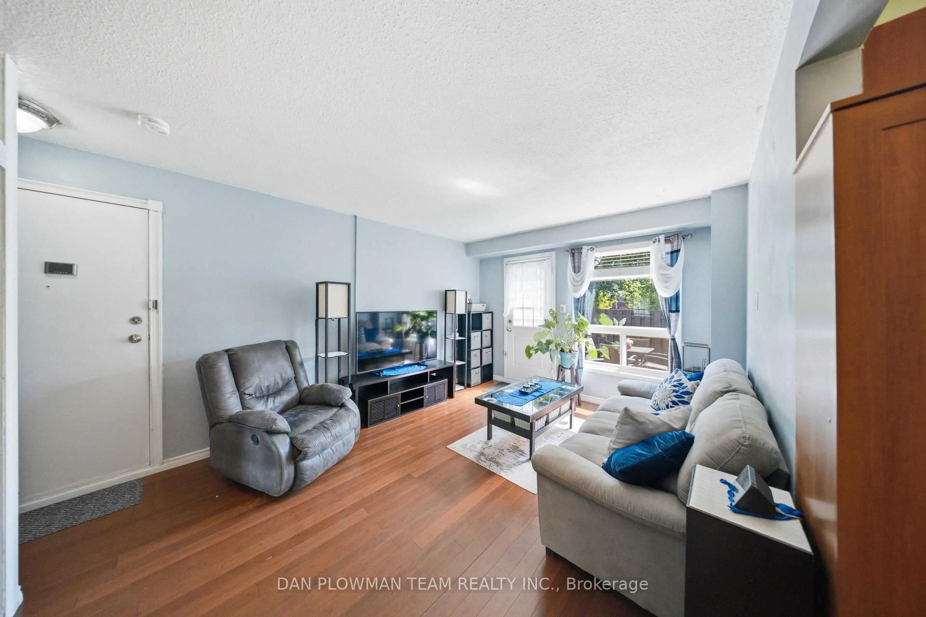 Living room with furniture, unknown for 960 Glen St #108, Oshawa Ontario L1J 6E8