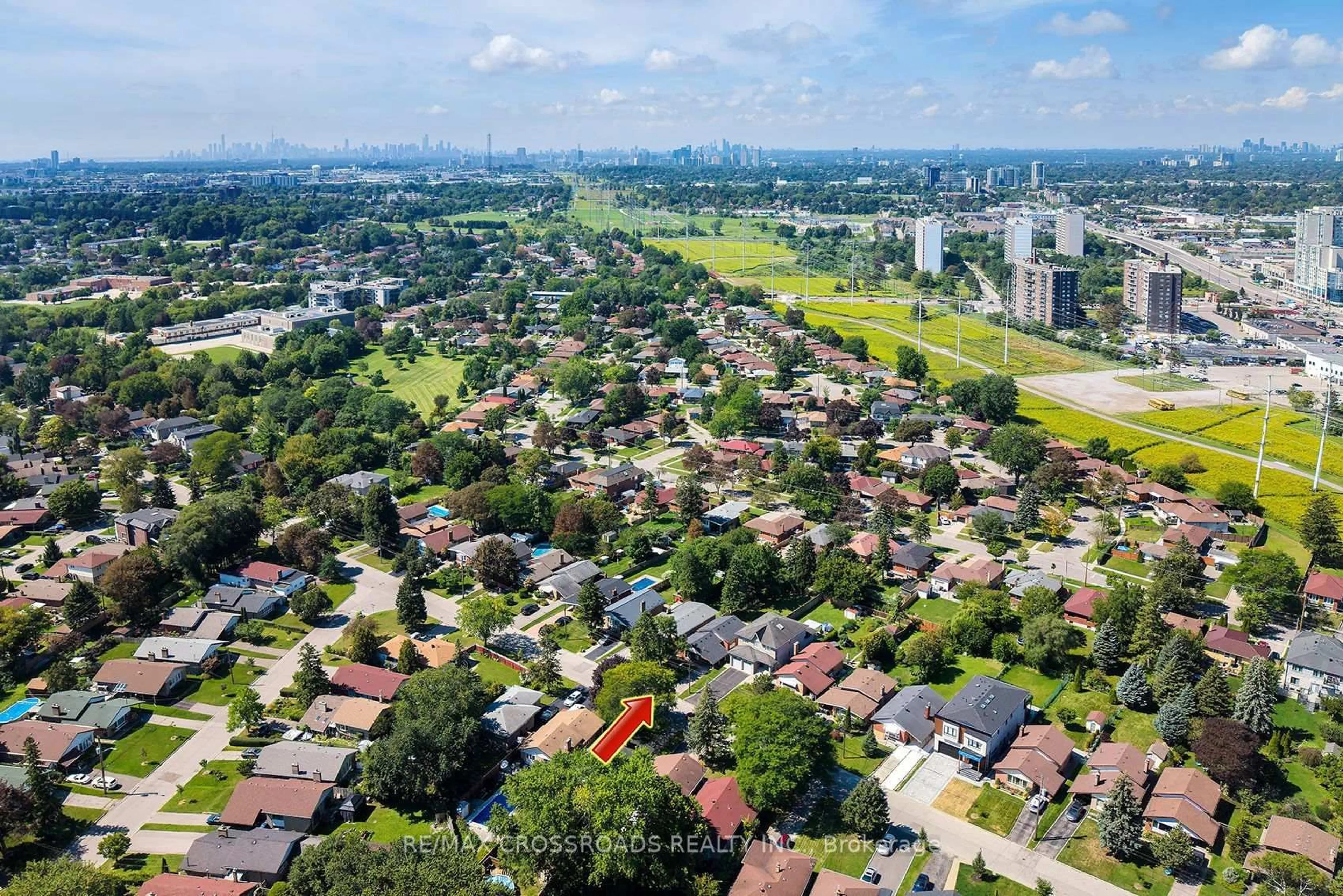 A pic from outside/outdoor area/front of a property/back of a property/a pic from drone, city buildings view from balcony for 104 Haileybury Dr, Toronto Ontario M1K 4X5