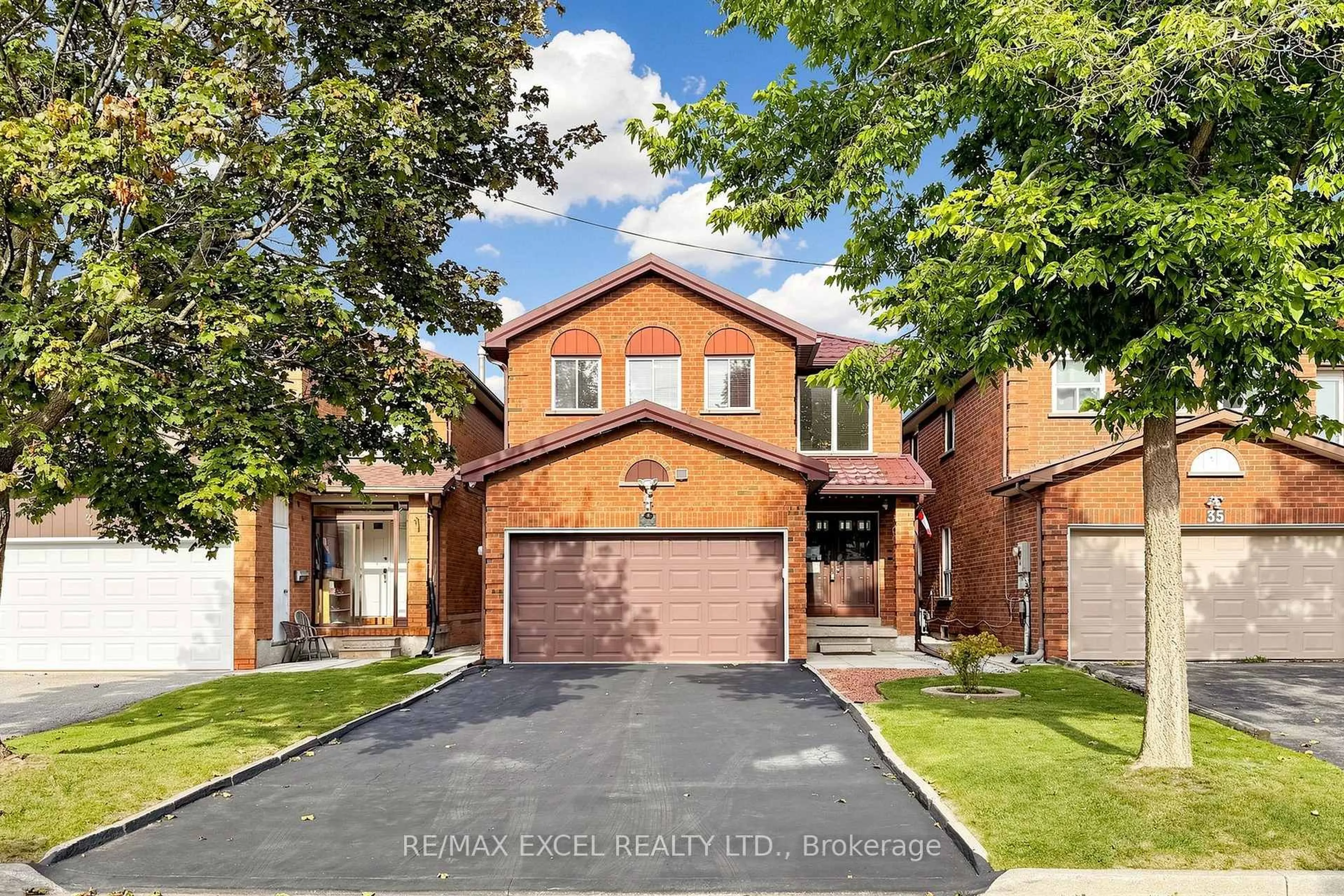 Home with brick exterior material, street for 33 Wharton Sq, Toronto Ontario M1V 4M9
