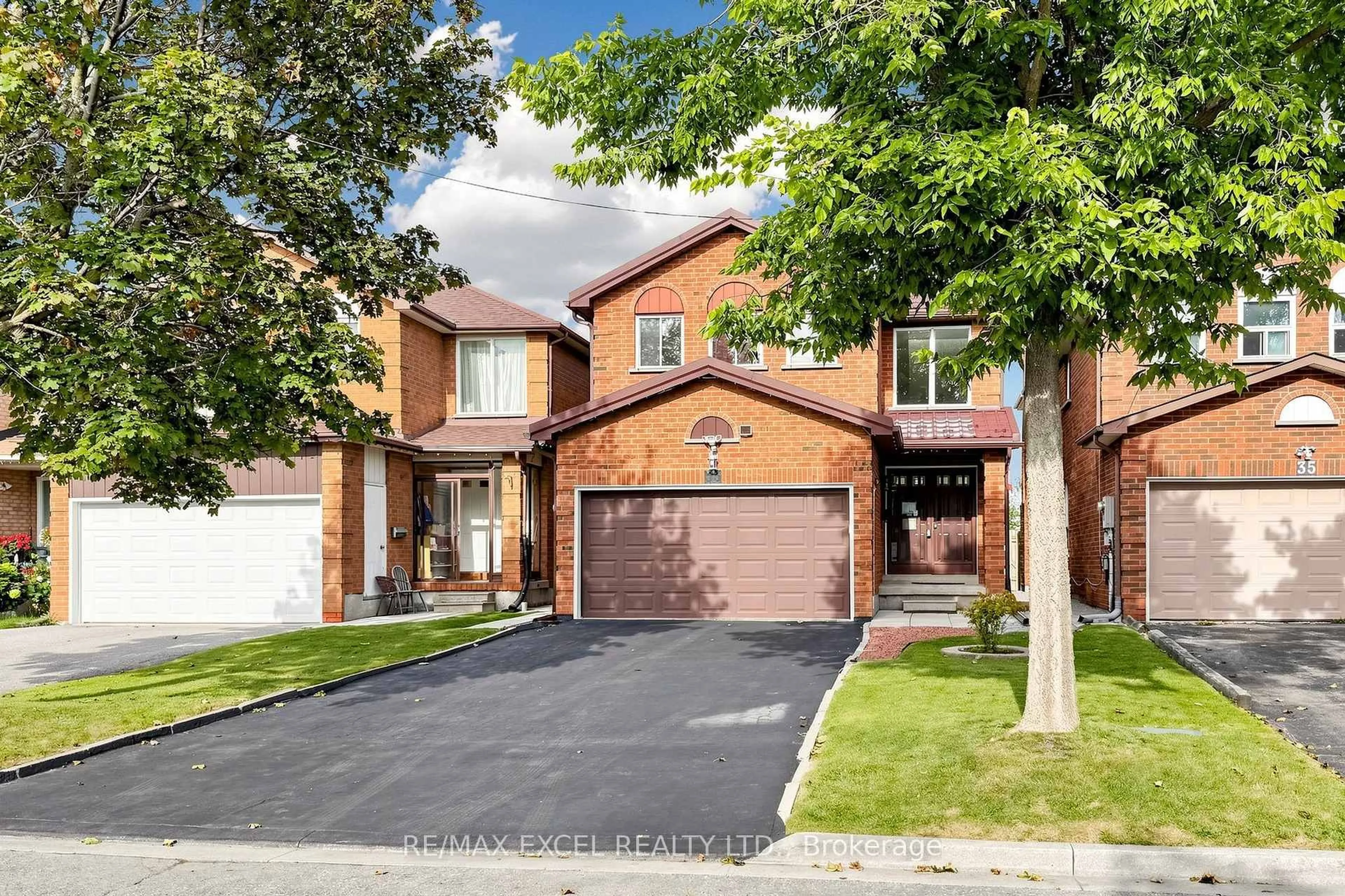 Home with brick exterior material, street for 33 Wharton Sq, Toronto Ontario M1V 4M9