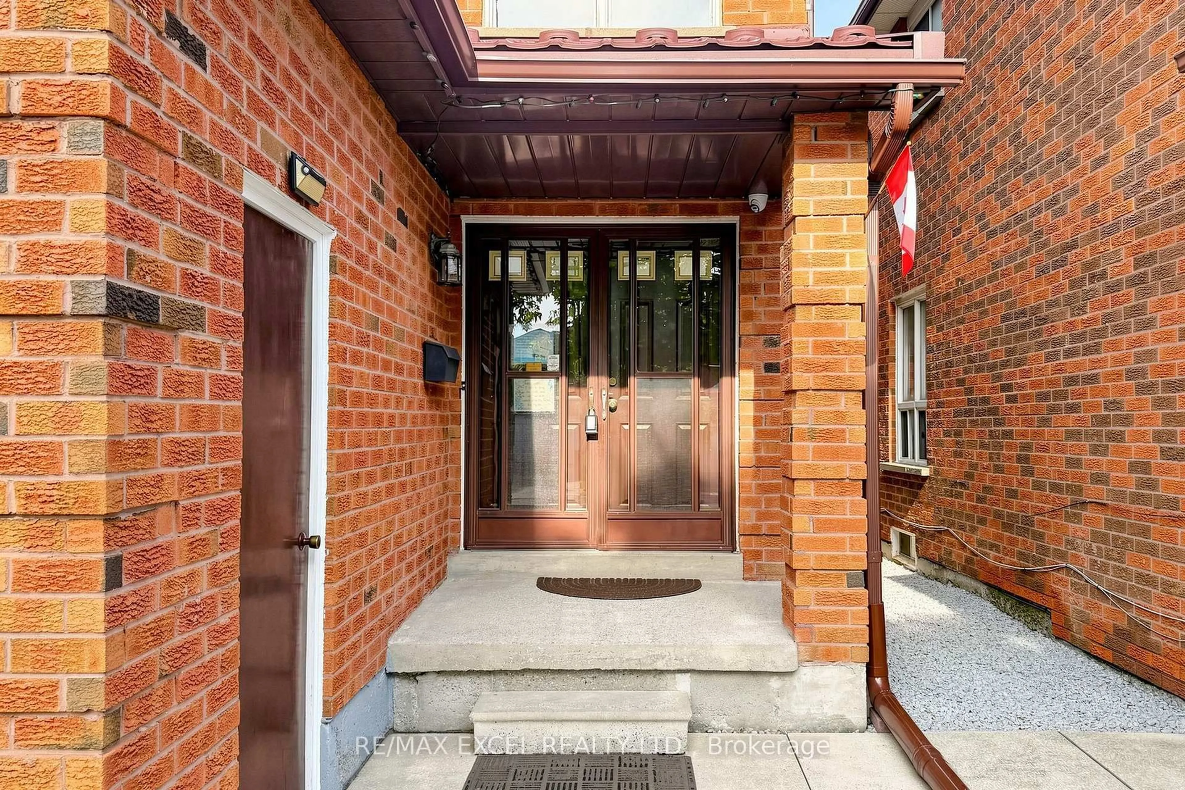 Indoor foyer for 33 Wharton Sq, Toronto Ontario M1V 4M9