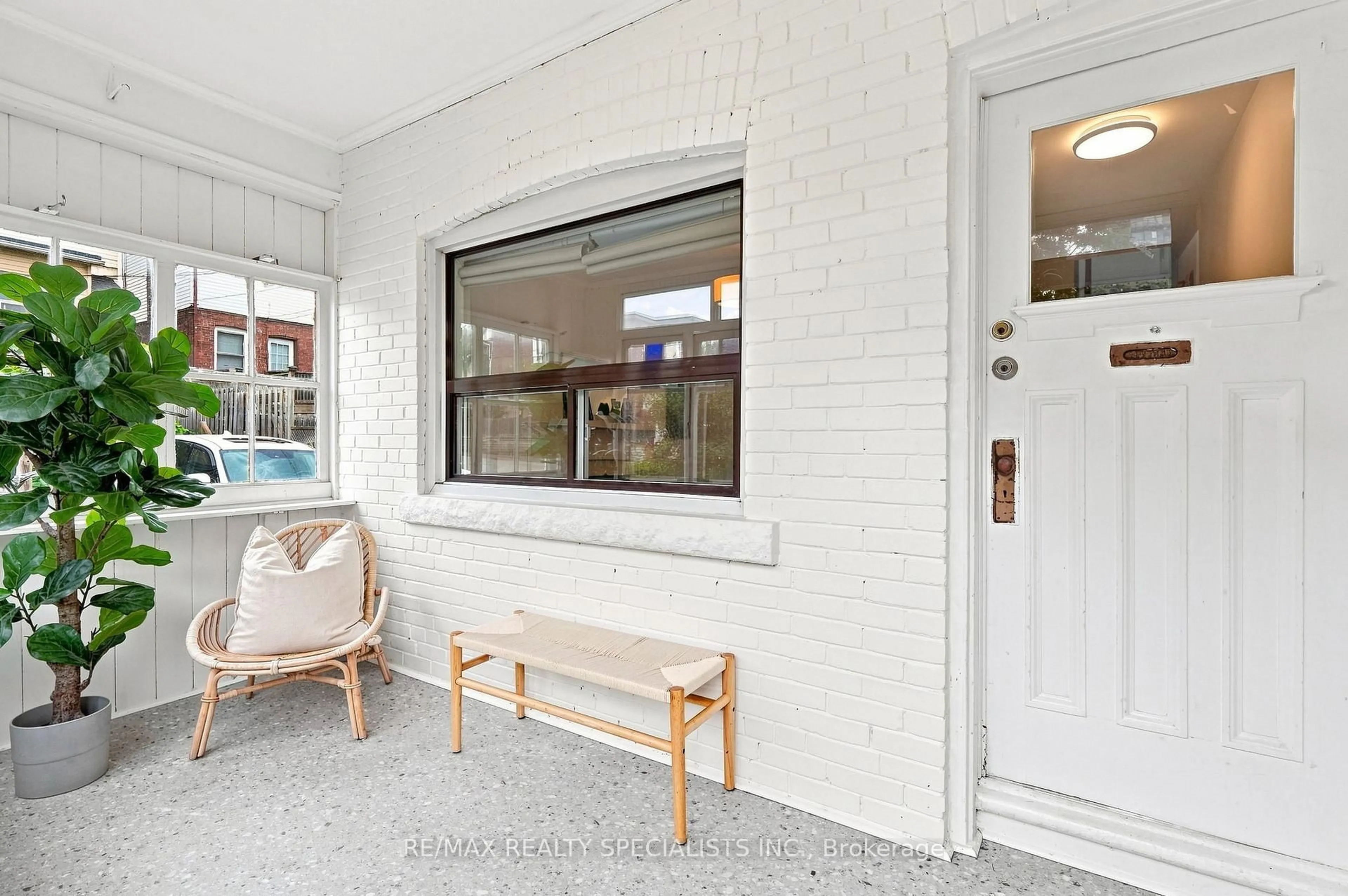 Indoor entryway for 21 Mendel Ave, Toronto Ontario M4C 1E6