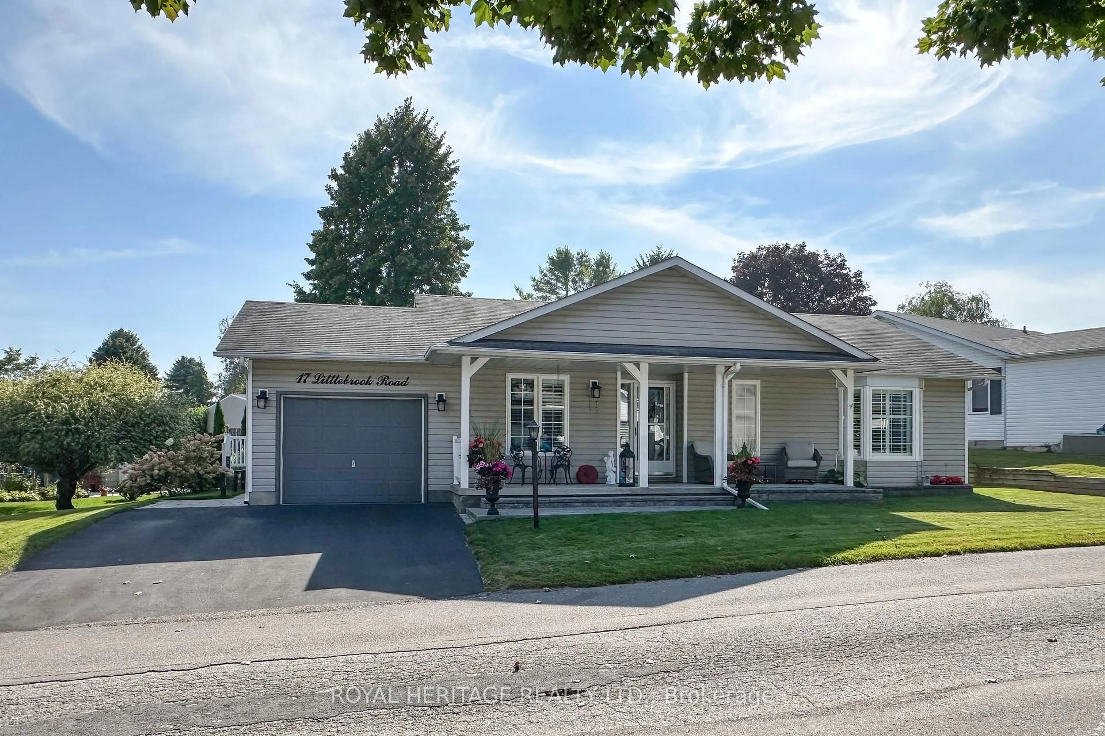 Home with vinyl exterior material, street for 17 Littlebrook Rd, Clarington Ontario L1B 1A4