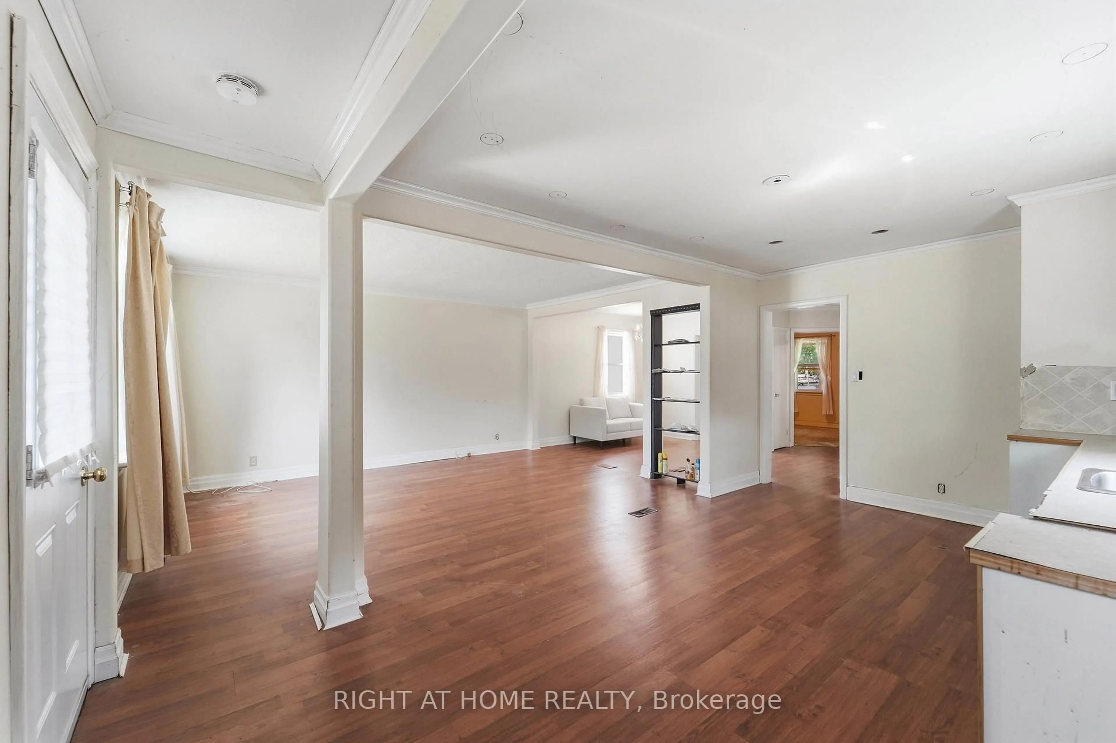 A pic of a room for 975 Victoria Park Ave, Toronto Ontario M4B 2J4
