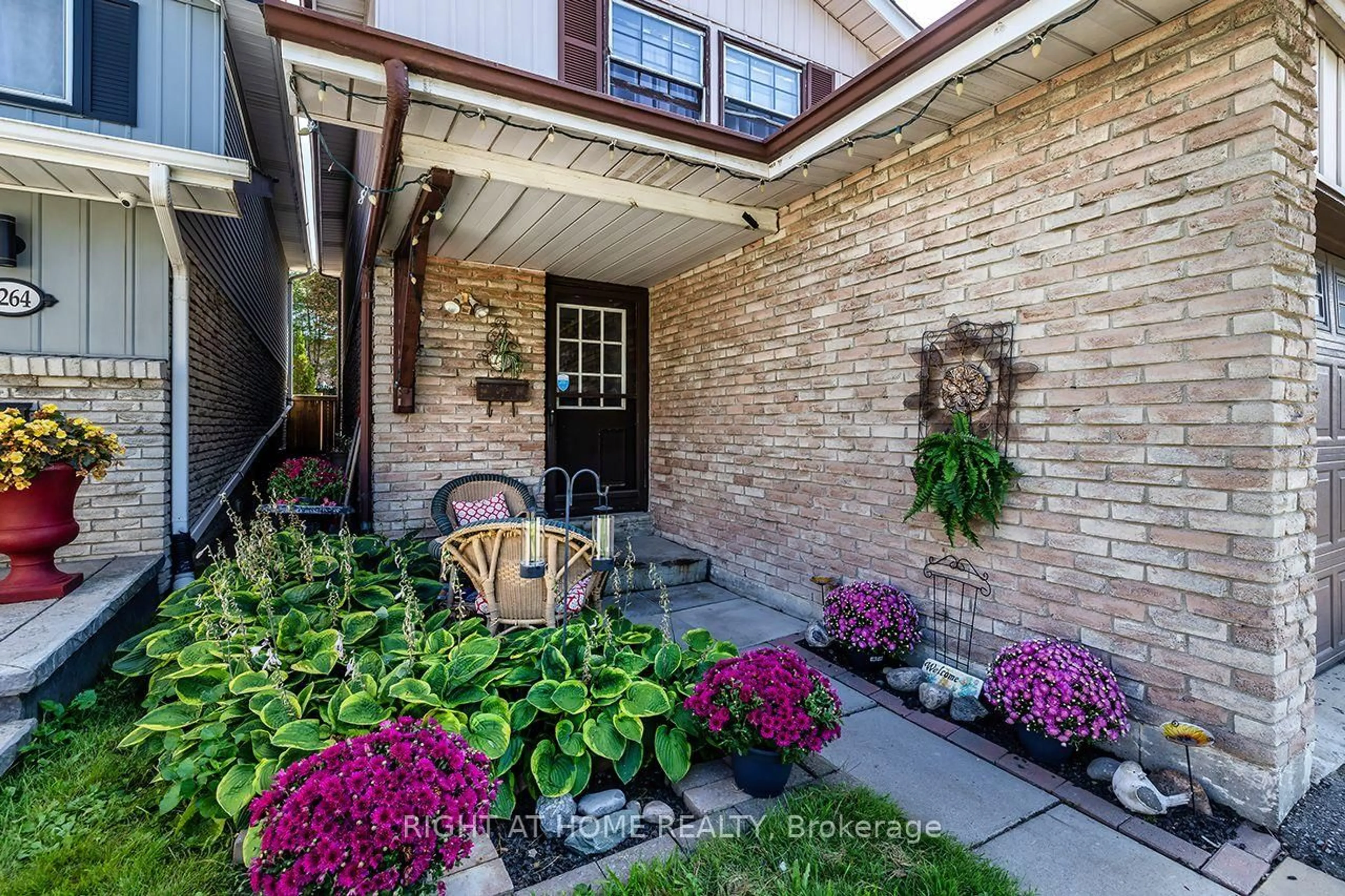Unknown for 1262 Venus Cres, Oshawa Ontario L1J 6E4
