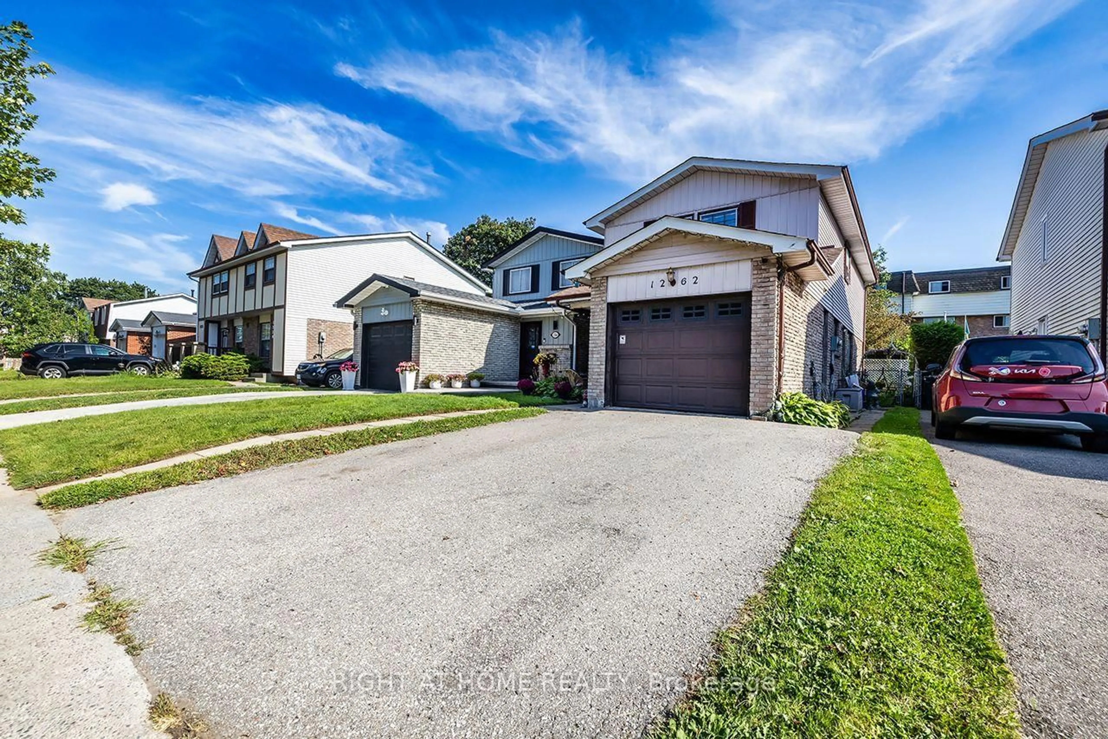 Unknown for 1262 Venus Cres, Oshawa Ontario L1J 6E4