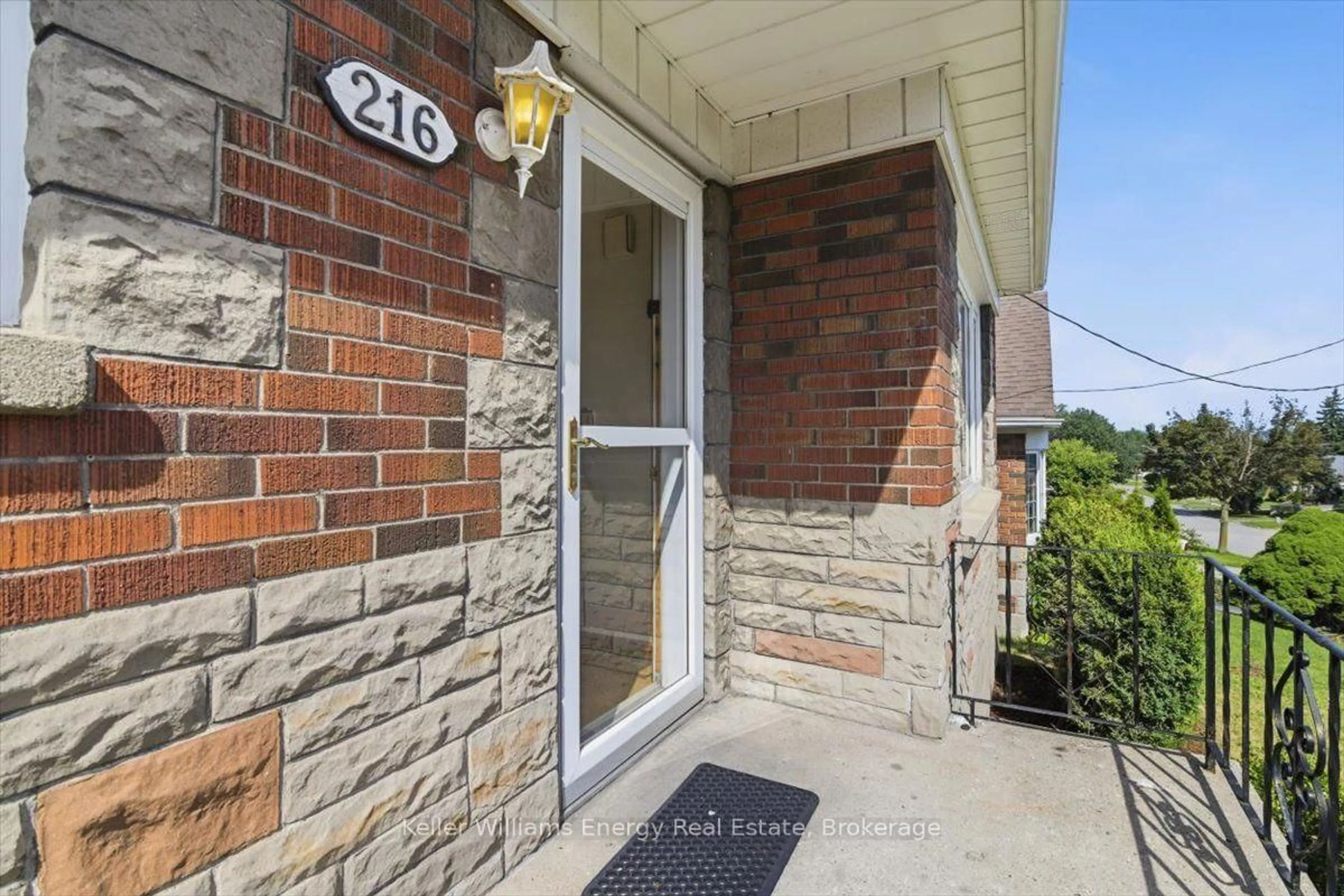 Unknown for 216 College Ave, Oshawa Ontario L1J 1R7