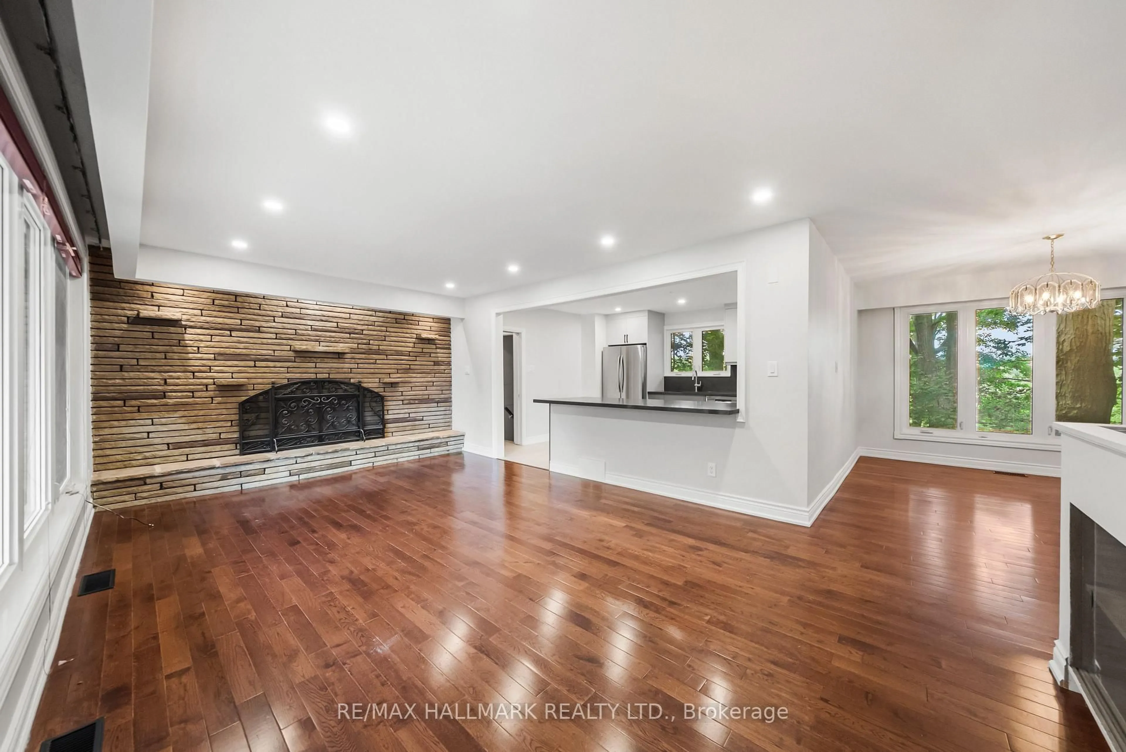 Open concept kitchen, unknown for 541 Rouge Hills Dr, Toronto Ontario M1C 2Z9