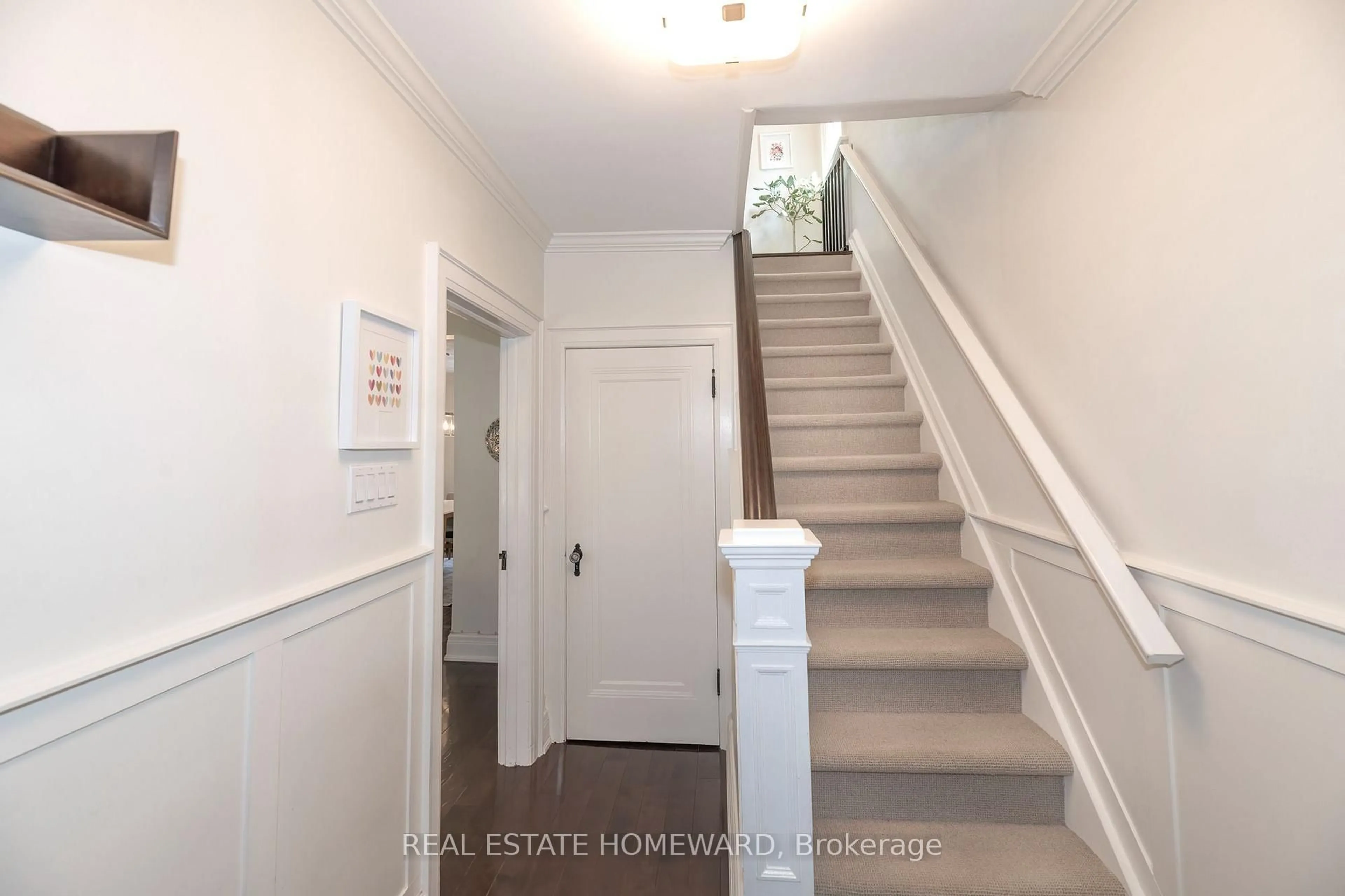 Indoor entryway for 53 Pepler Ave, Toronto Ontario M4J 2Y7