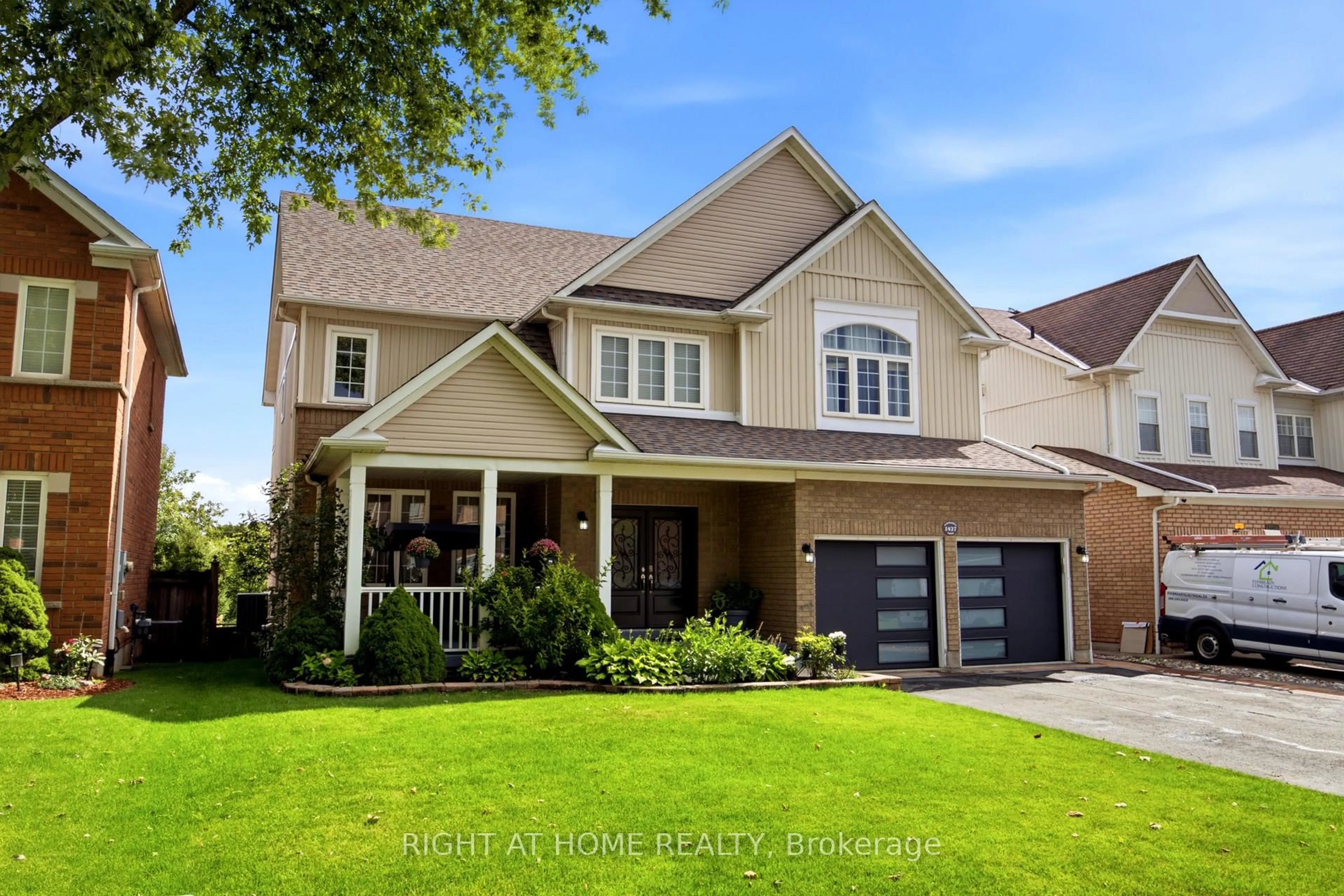 Home with brick exterior material, street for 1427 Aldergrove Crt, Oshawa Ontario L1K 2Y4