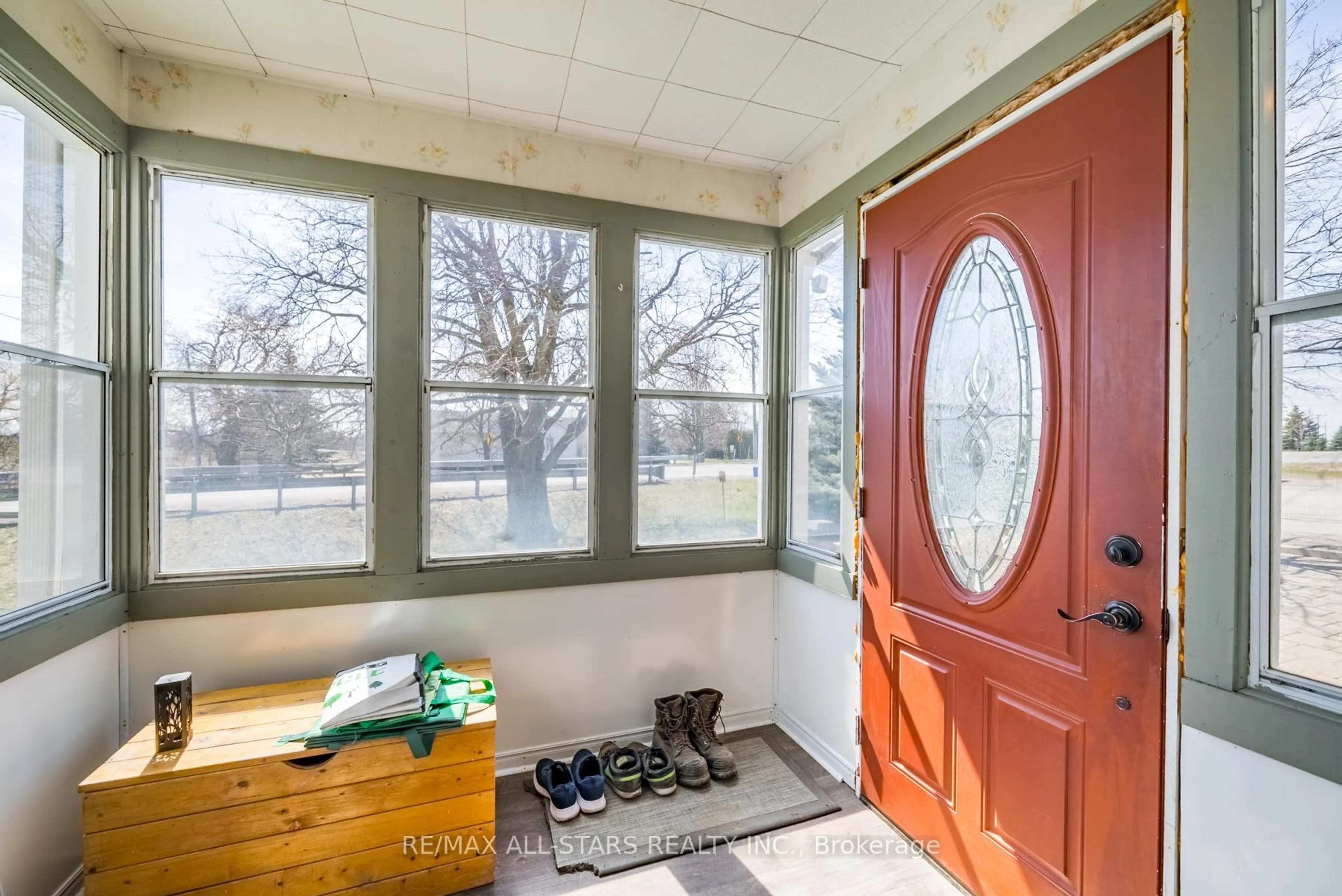 Indoor entryway for 14995 Regional Rd 57, Scugog Ontario L0B 1B0