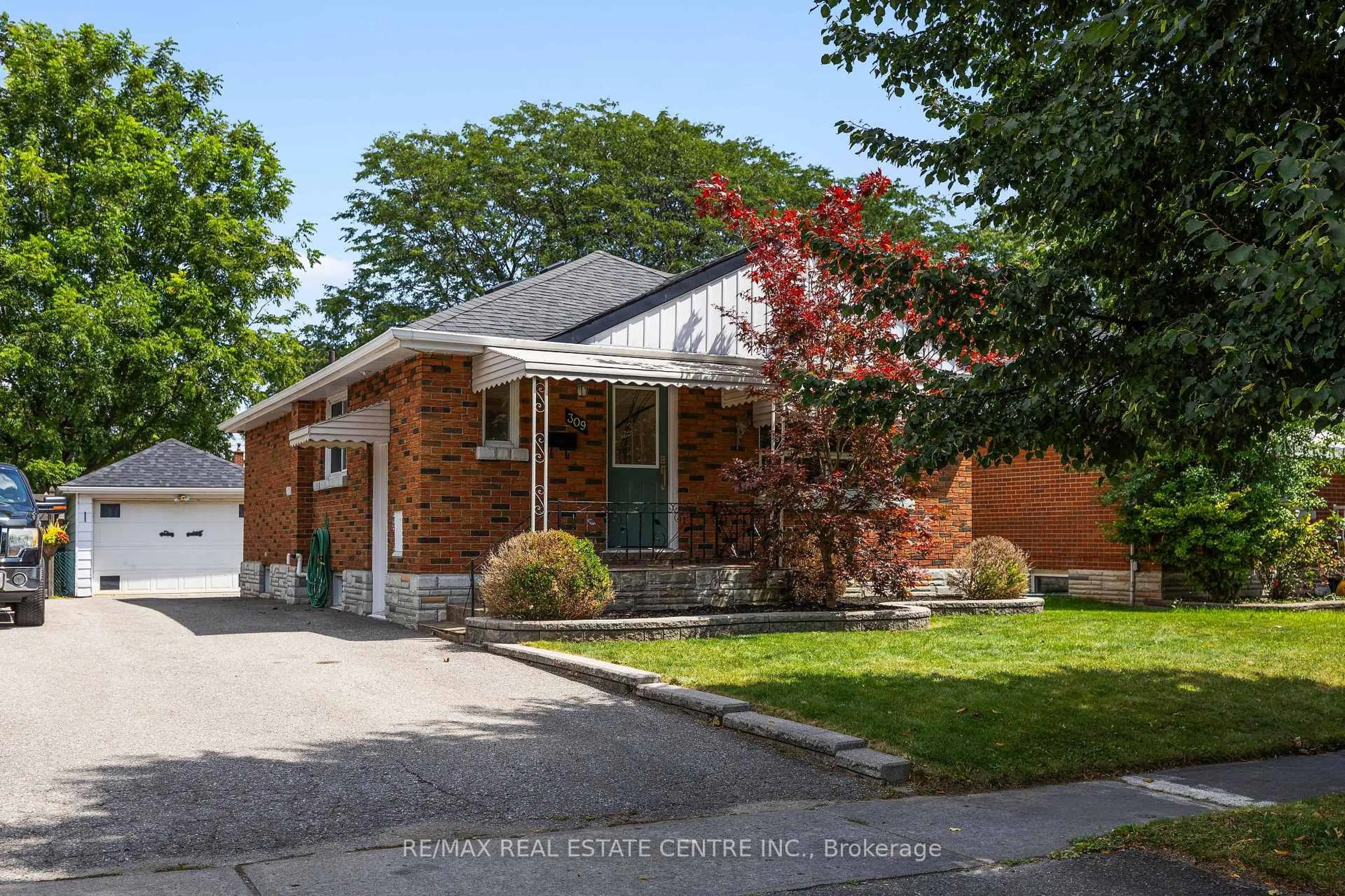 Home with brick exterior material, street for 309 Lasalle Ave, Oshawa Ontario L1H 5Y7