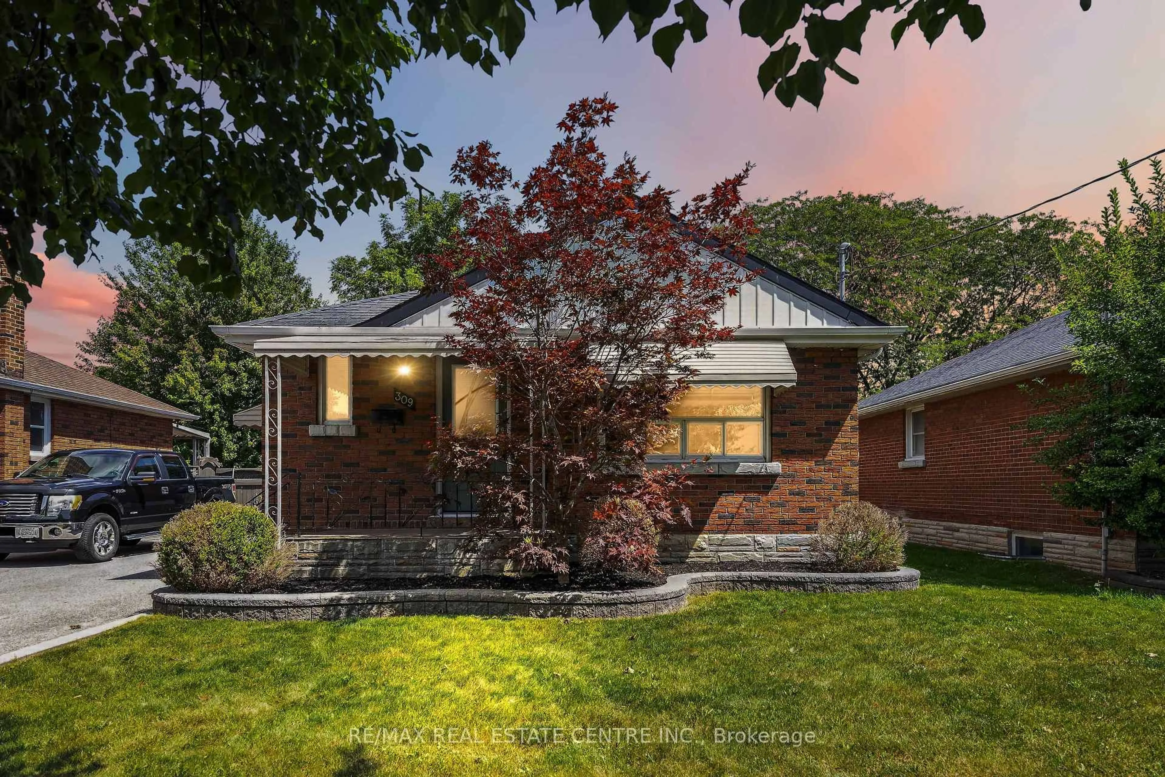 Home with brick exterior material, street for 309 Lasalle Ave, Oshawa Ontario L1H 5Y7