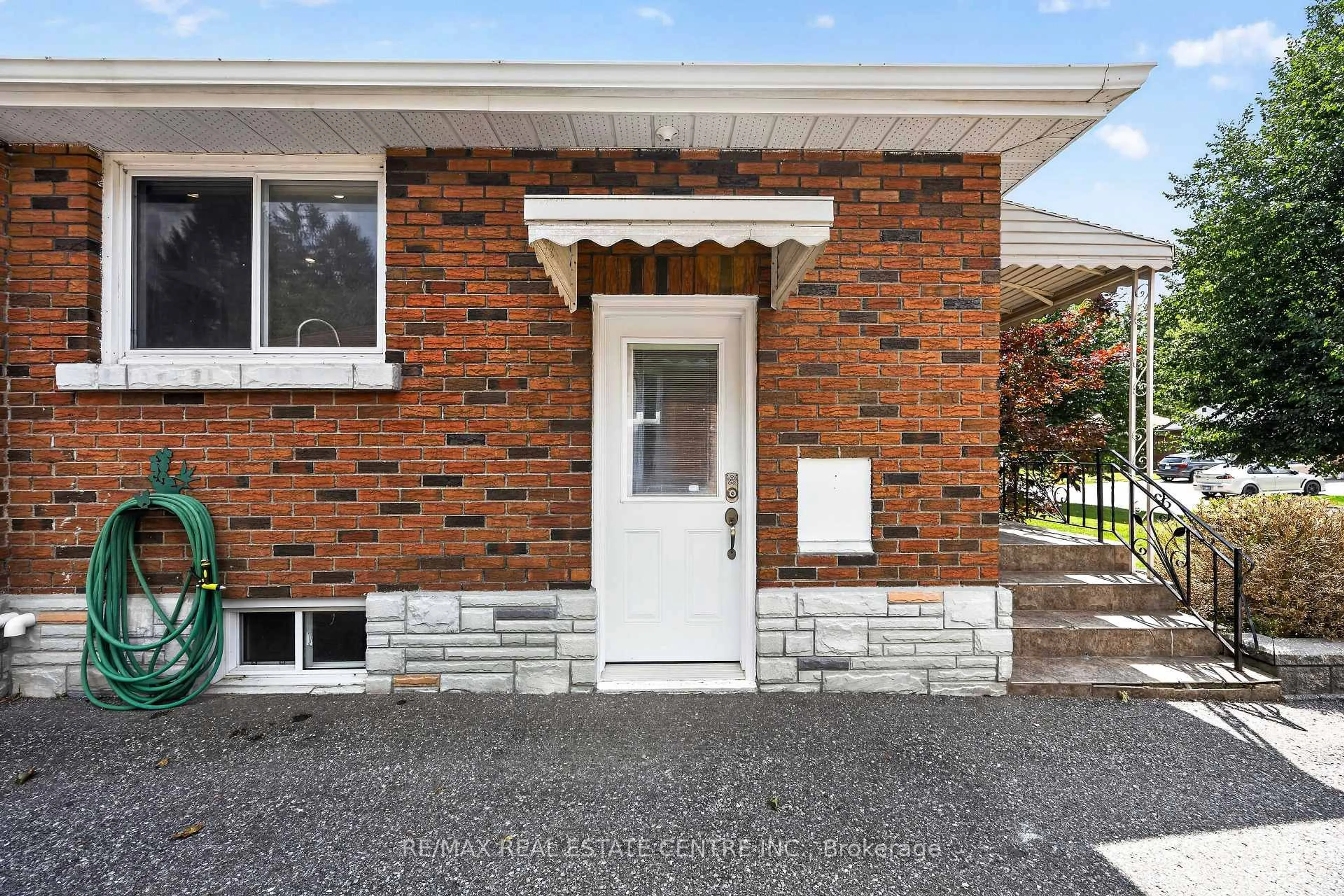 Home with brick exterior material, street for 309 Lasalle Ave, Oshawa Ontario L1H 5Y7