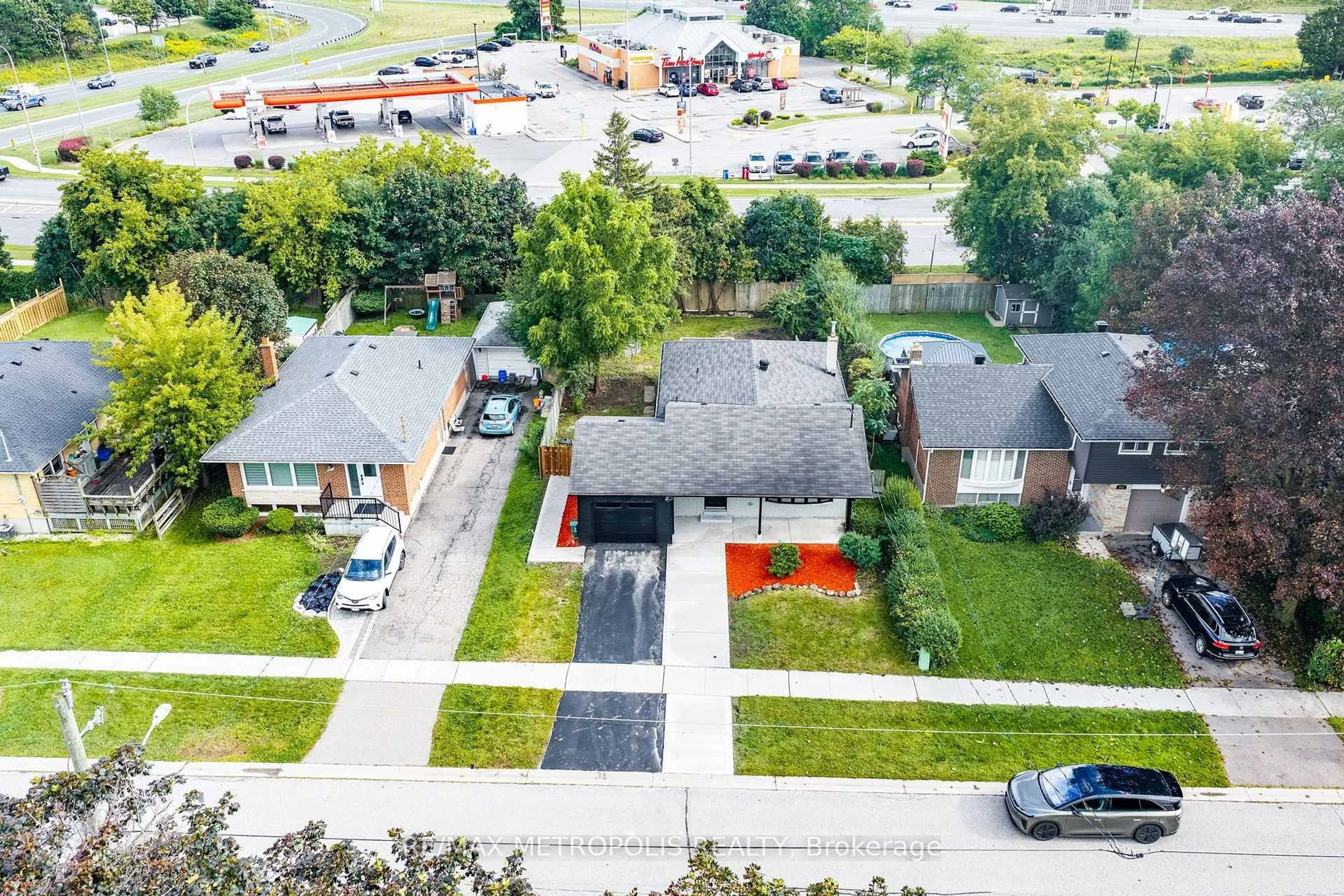 A pic from outside/outdoor area/front of a property/back of a property/a pic from drone, street for 205 Clemence Ave, Whitby Ontario L1N 1E7