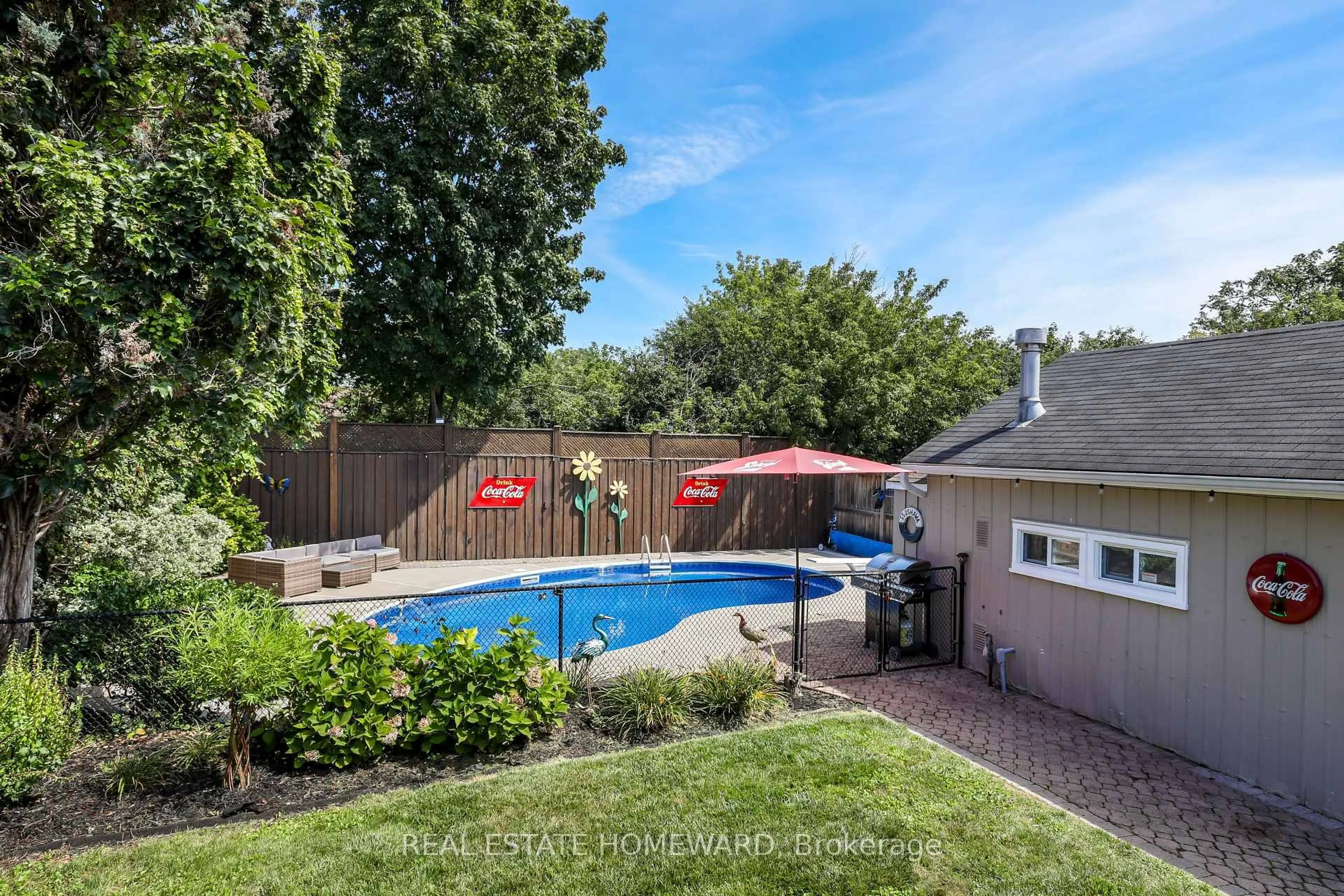 Pool for 113 Gibbons St, Oshawa Ontario L1J 4Y1