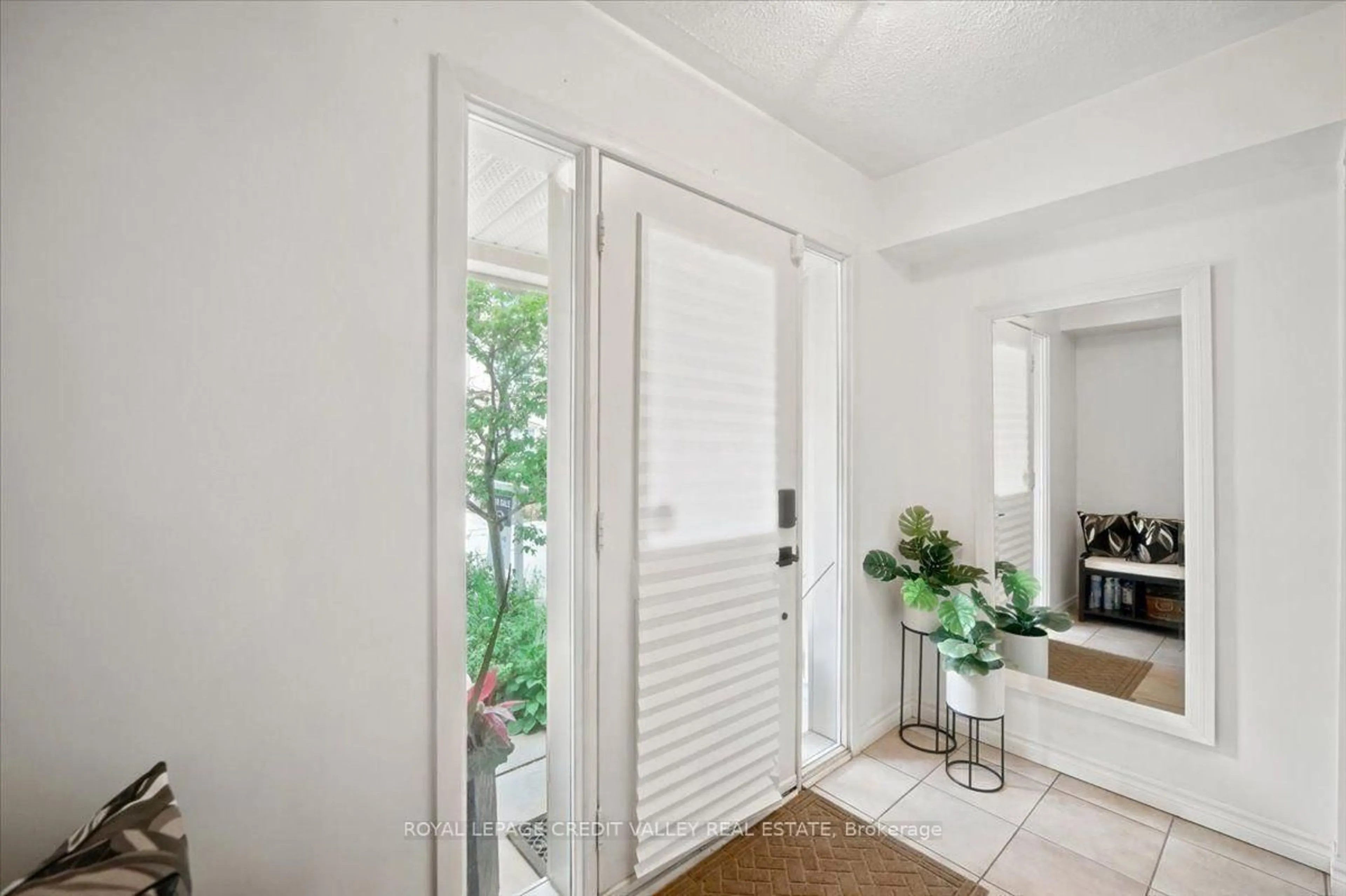 Indoor entryway for 1250 St. Martins Dr #55, Pickering Ontario L1W 1J3