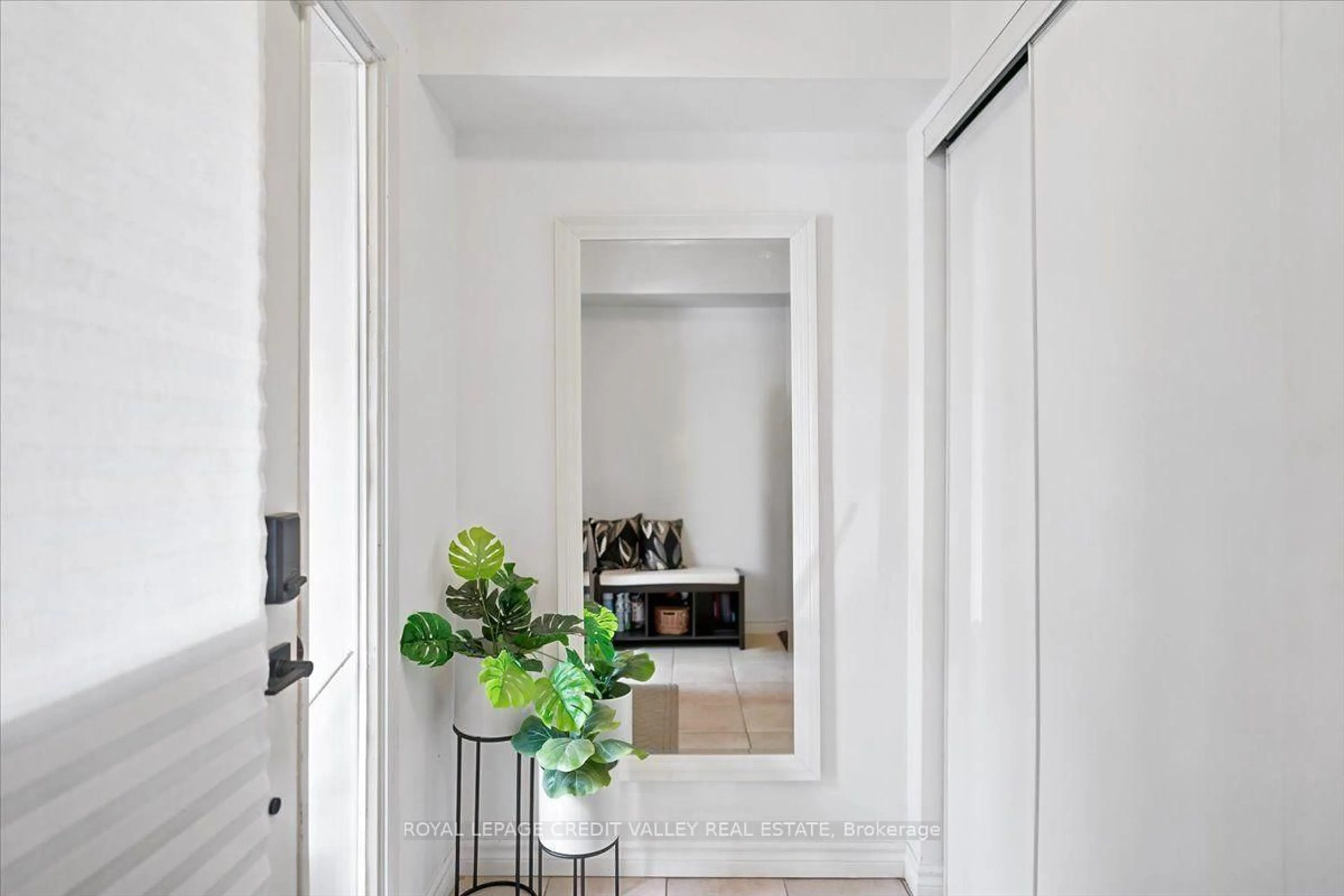 Indoor entryway for 1250 St. Martins Dr #55, Pickering Ontario L1W 1J3