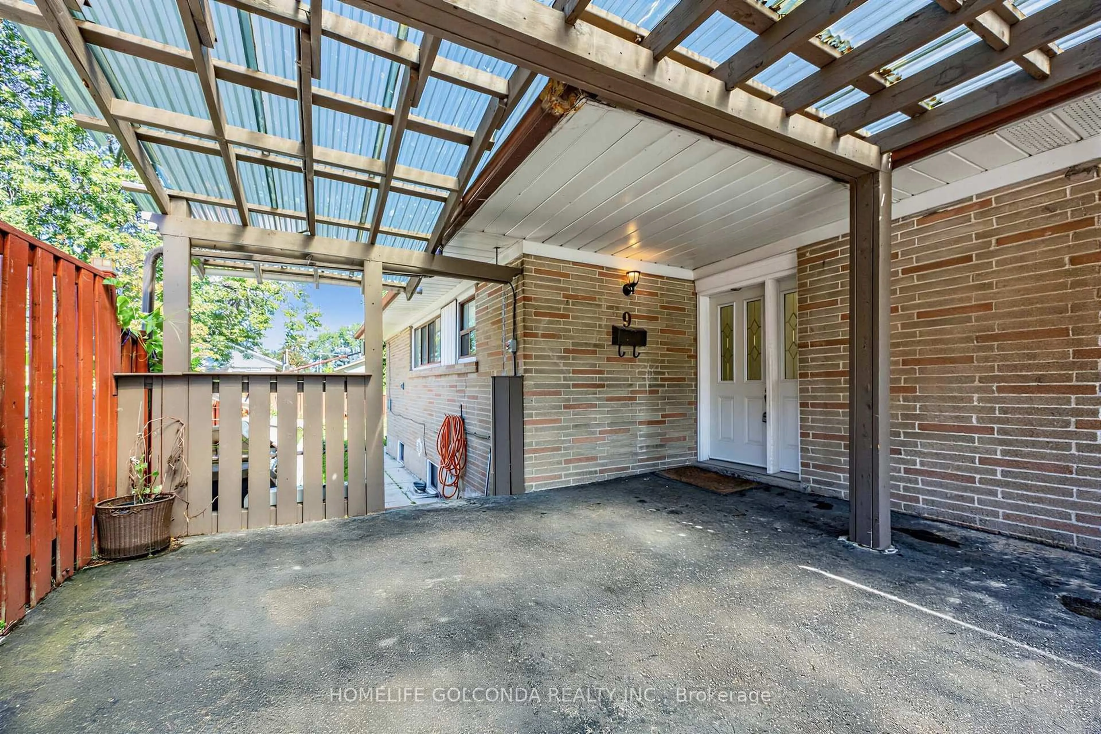 Indoor entryway for 9 Moorecroft Cres, Toronto Ontario M1K 3T9