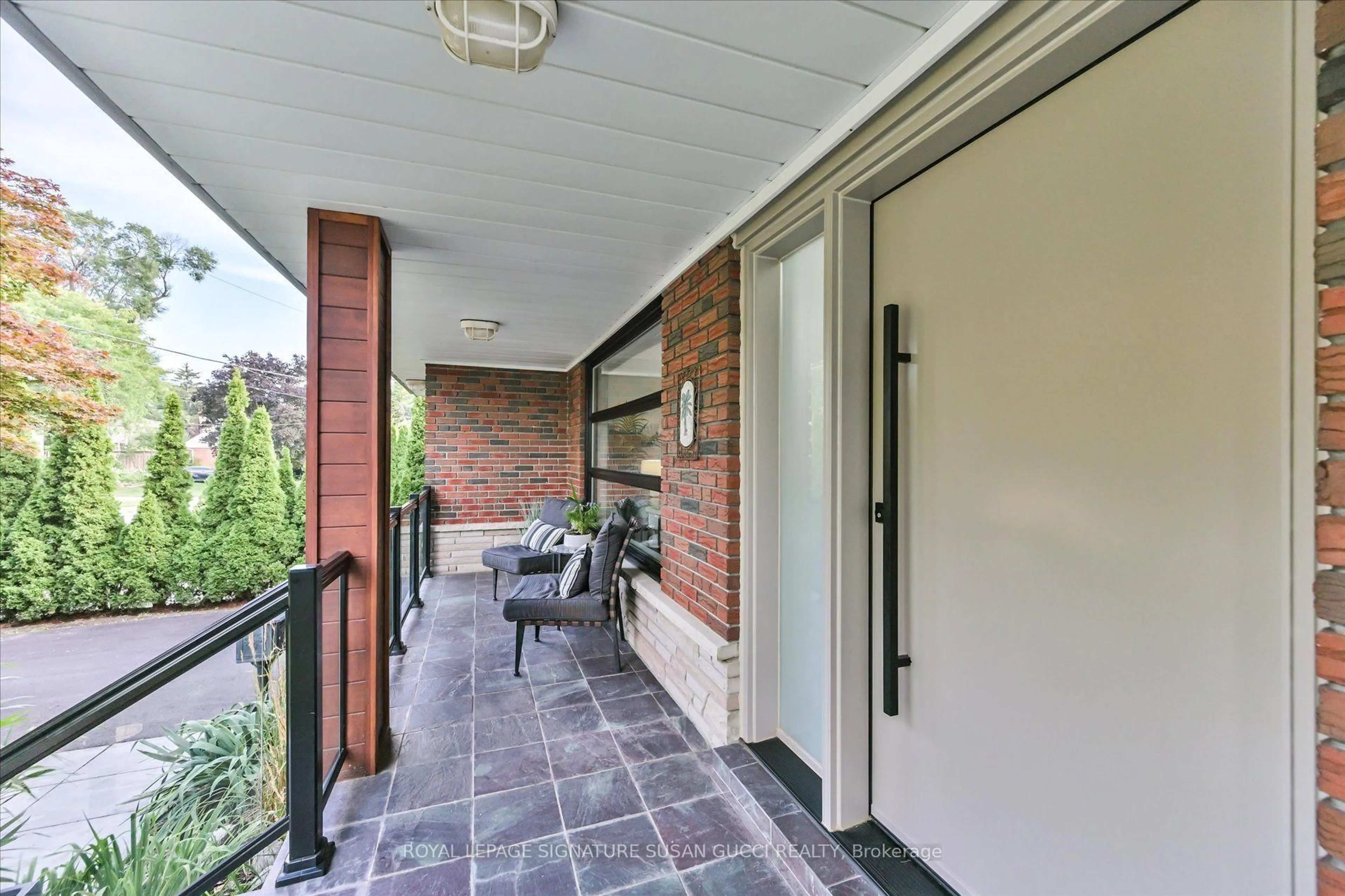 Patio, street for 16 Squires Ave, Toronto Ontario M4B 2R3