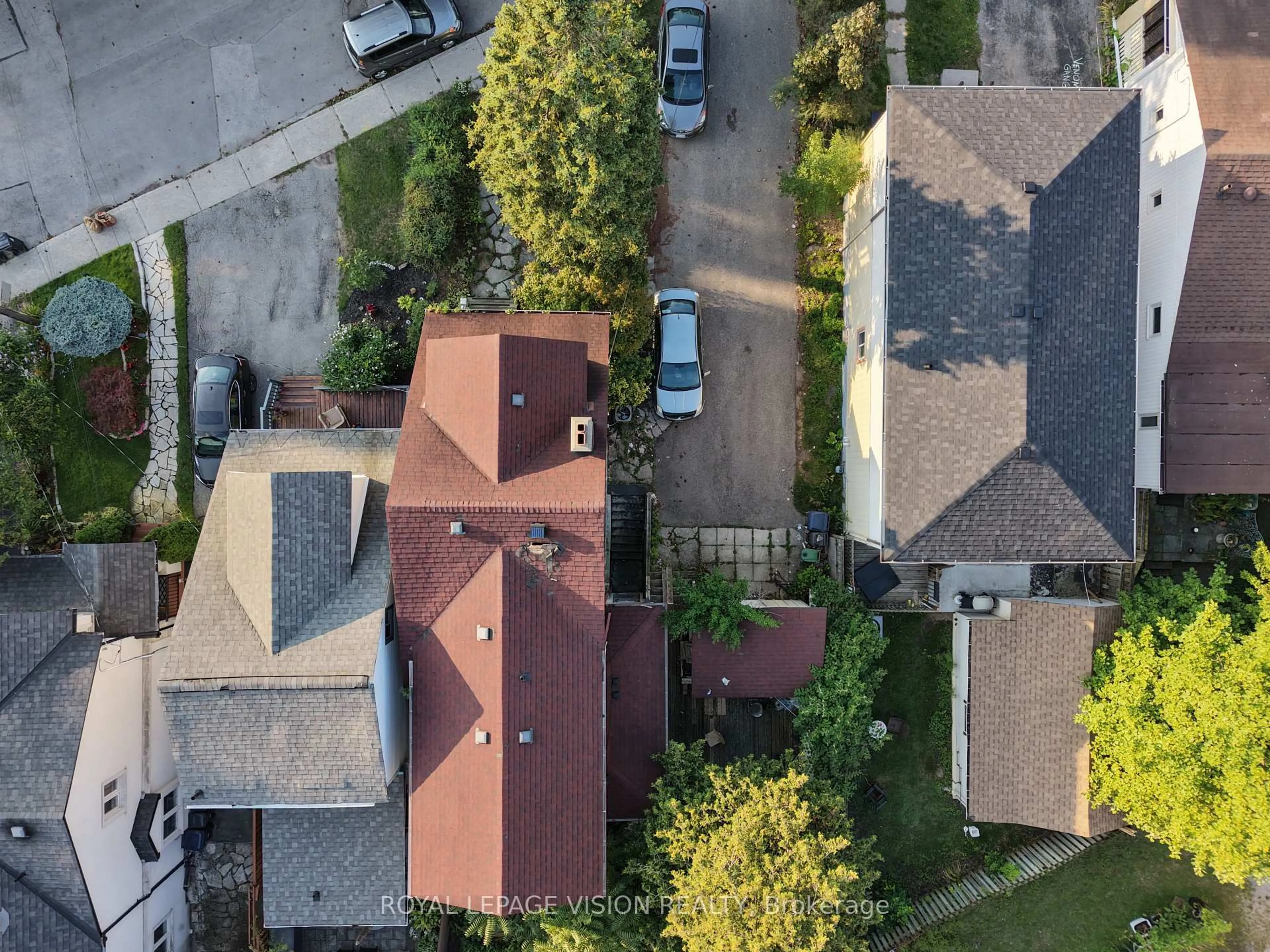 A pic from outside/outdoor area/front of a property/back of a property/a pic from drone, street for 9 East Rd, Toronto Ontario M1N 1Z9
