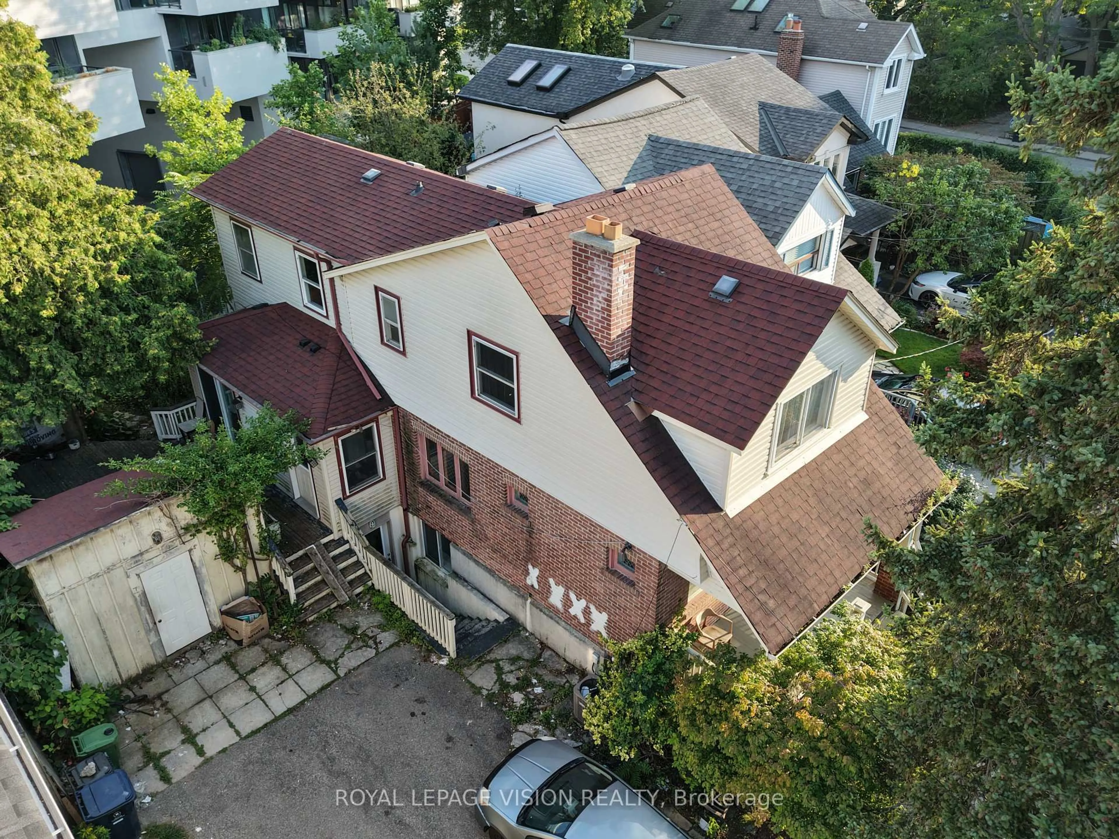 A pic from outside/outdoor area/front of a property/back of a property/a pic from drone, city buildings view from balcony for 9 East Rd, Toronto Ontario M1N 1Z9