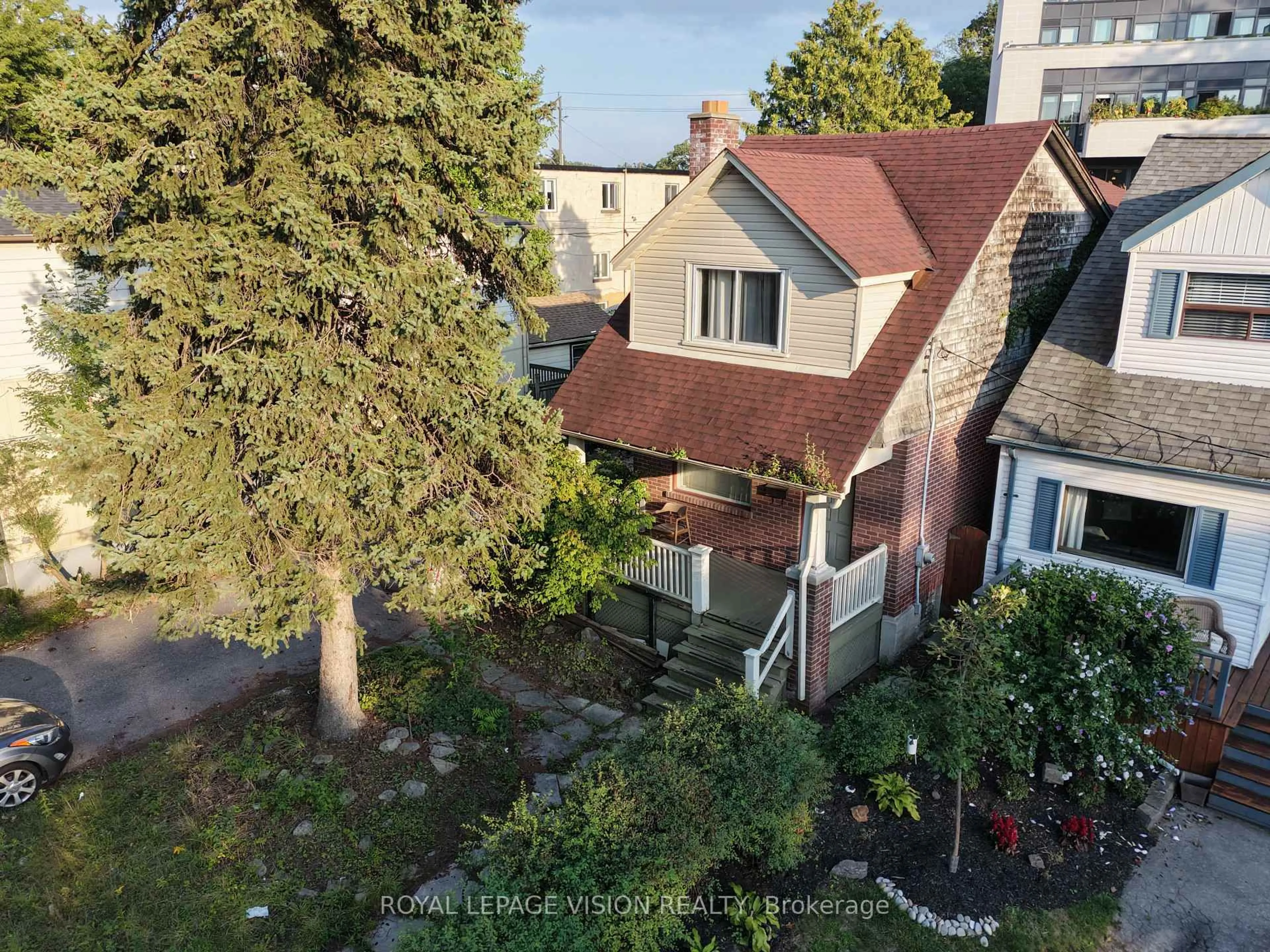 A pic from outside/outdoor area/front of a property/back of a property/a pic from drone, city buildings view from balcony for 9 East Rd, Toronto Ontario M1N 1Z9