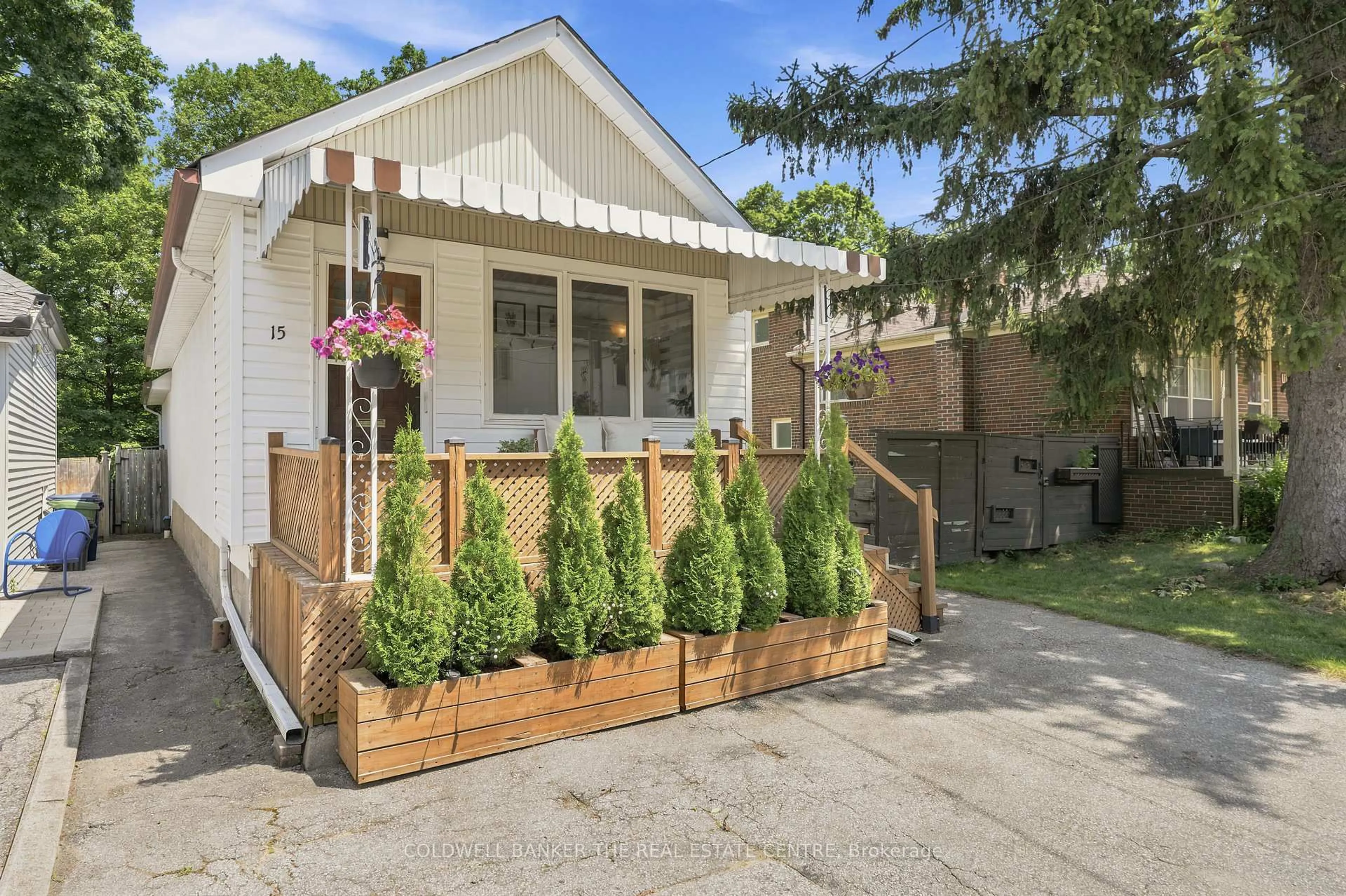 Patio, street for 15 Presley Ave, Toronto Ontario M1L 3P4