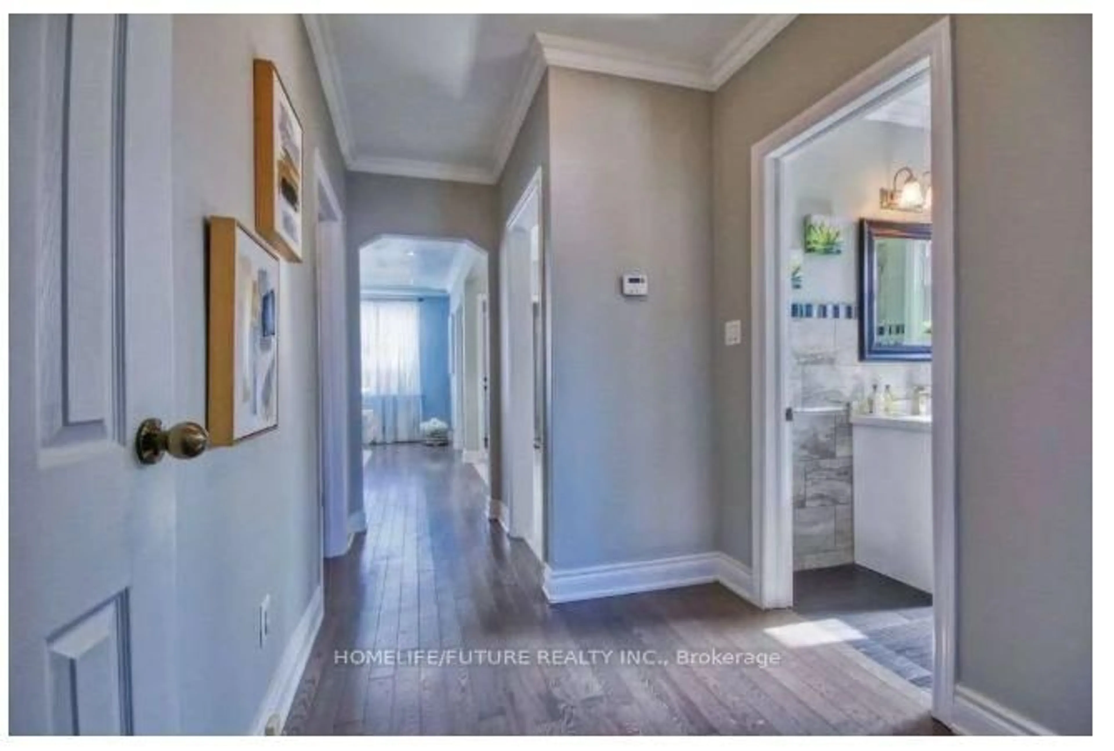 Indoor entryway for 334 Wilson Rd, Oshawa Ontario L1H 6C5