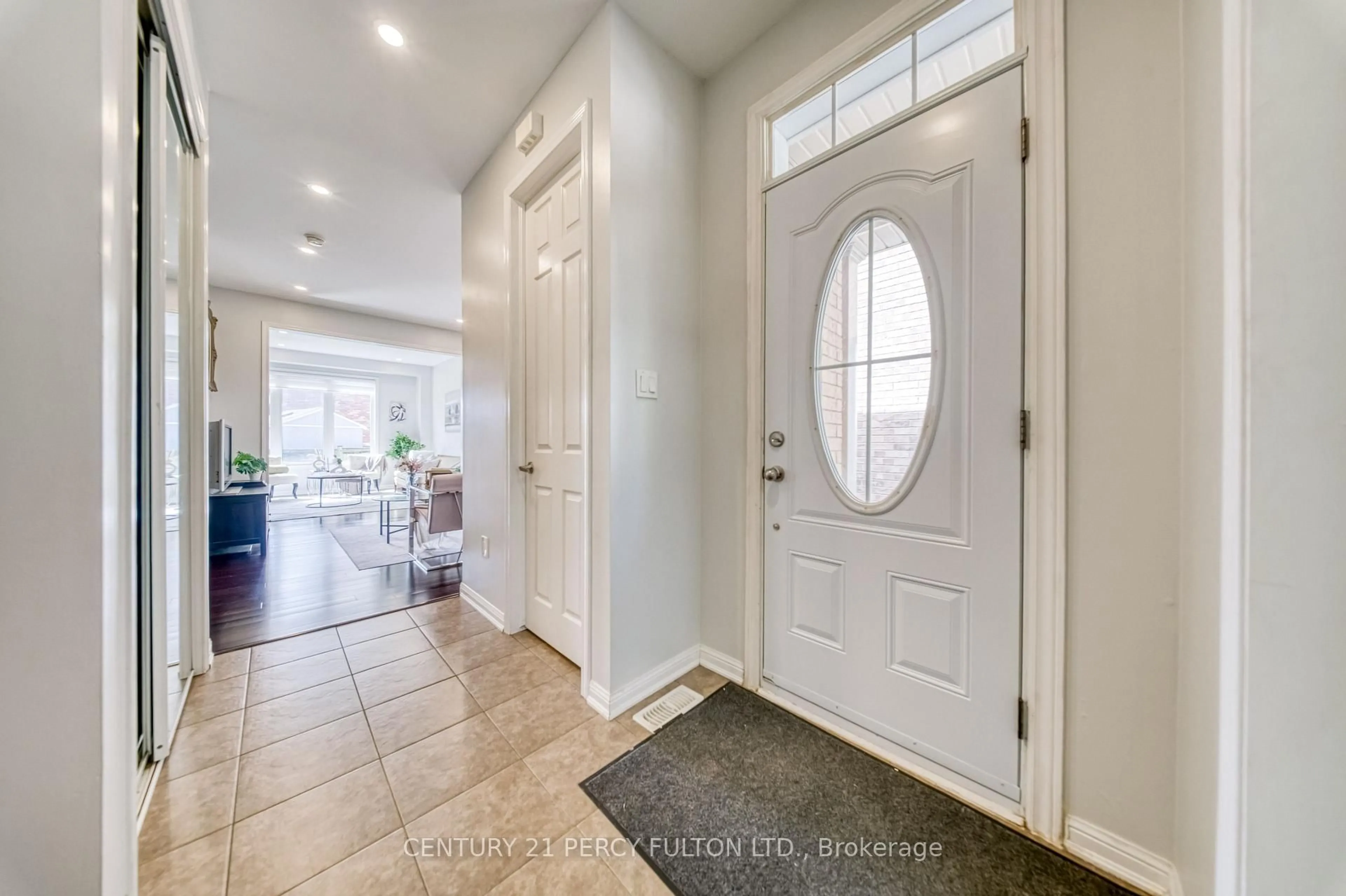Indoor entryway for 1749 Liatris Dr, Pickering Ontario L1X 0B2