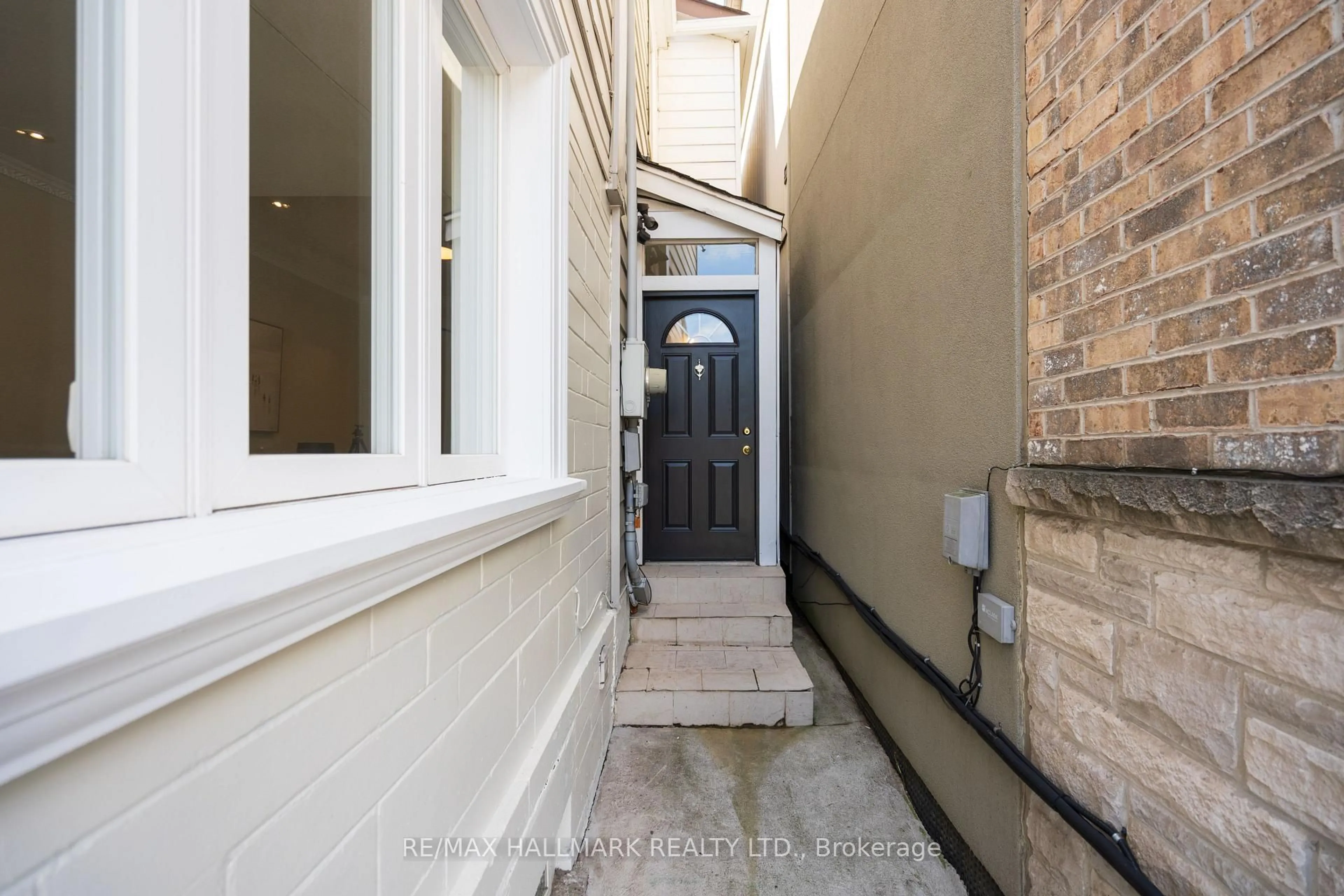 Unknown for 76 Pape Ave, Toronto Ontario M4M 2V6