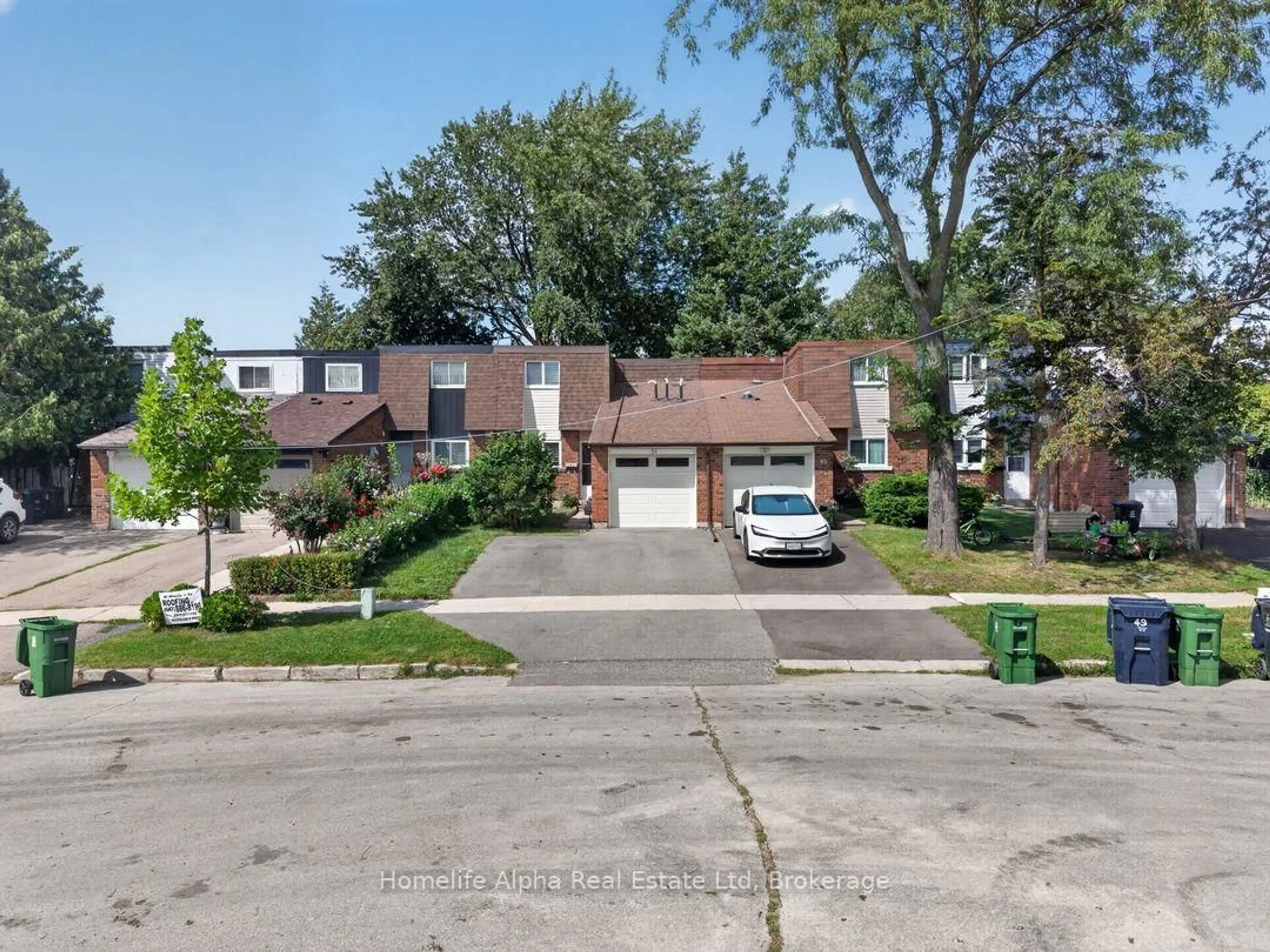 A pic from outside/outdoor area/front of a property/back of a property/a pic from drone, street for 51 Wiggens Crt, Toronto Ontario M1B 1K3
