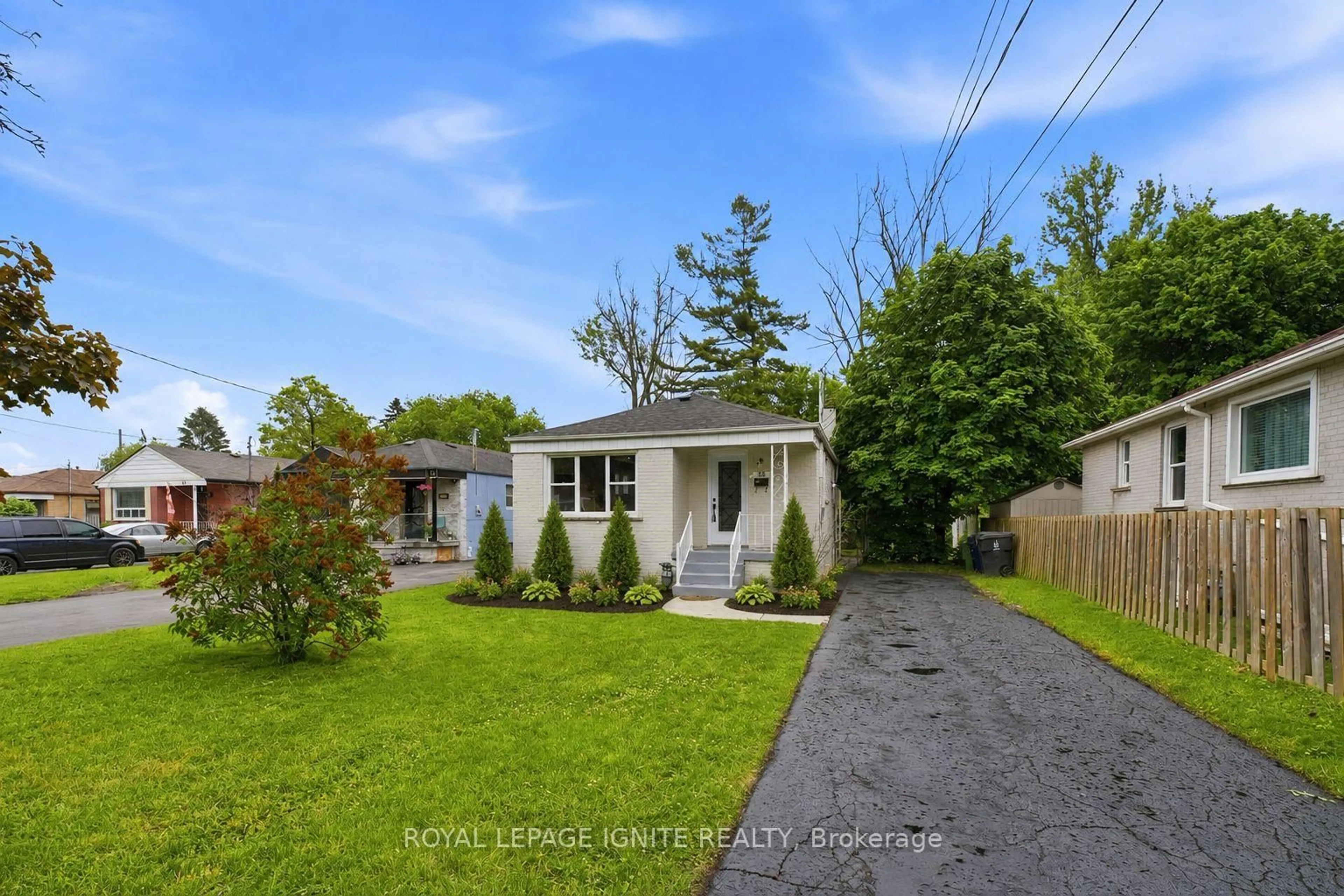 A pic from outside/outdoor area/front of a property/back of a property/a pic from drone, street for 89 Darlingside Dr, Toronto Ontario M1E 3P2
