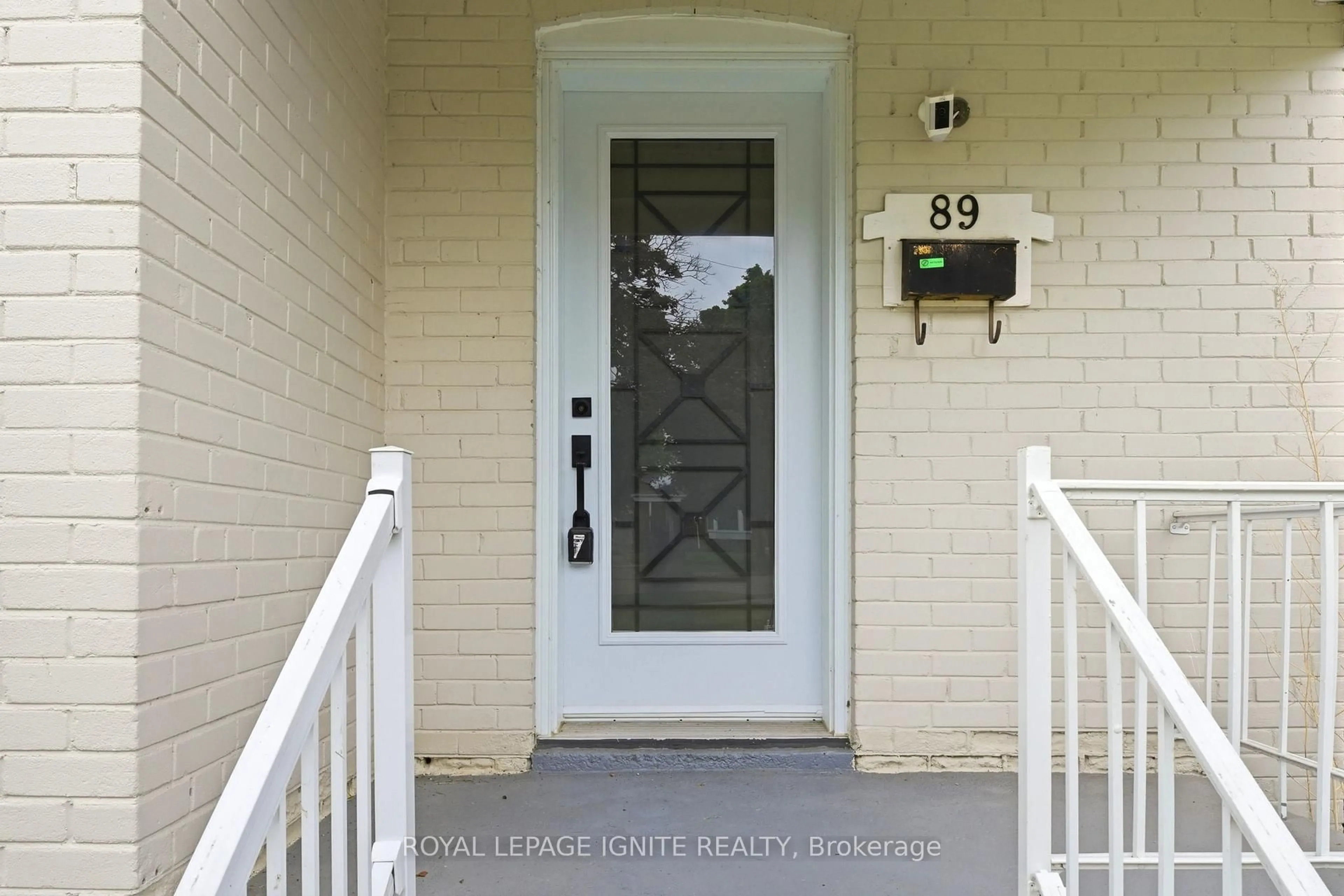 Indoor entryway for 89 Darlingside Dr, Toronto Ontario M1E 3P2