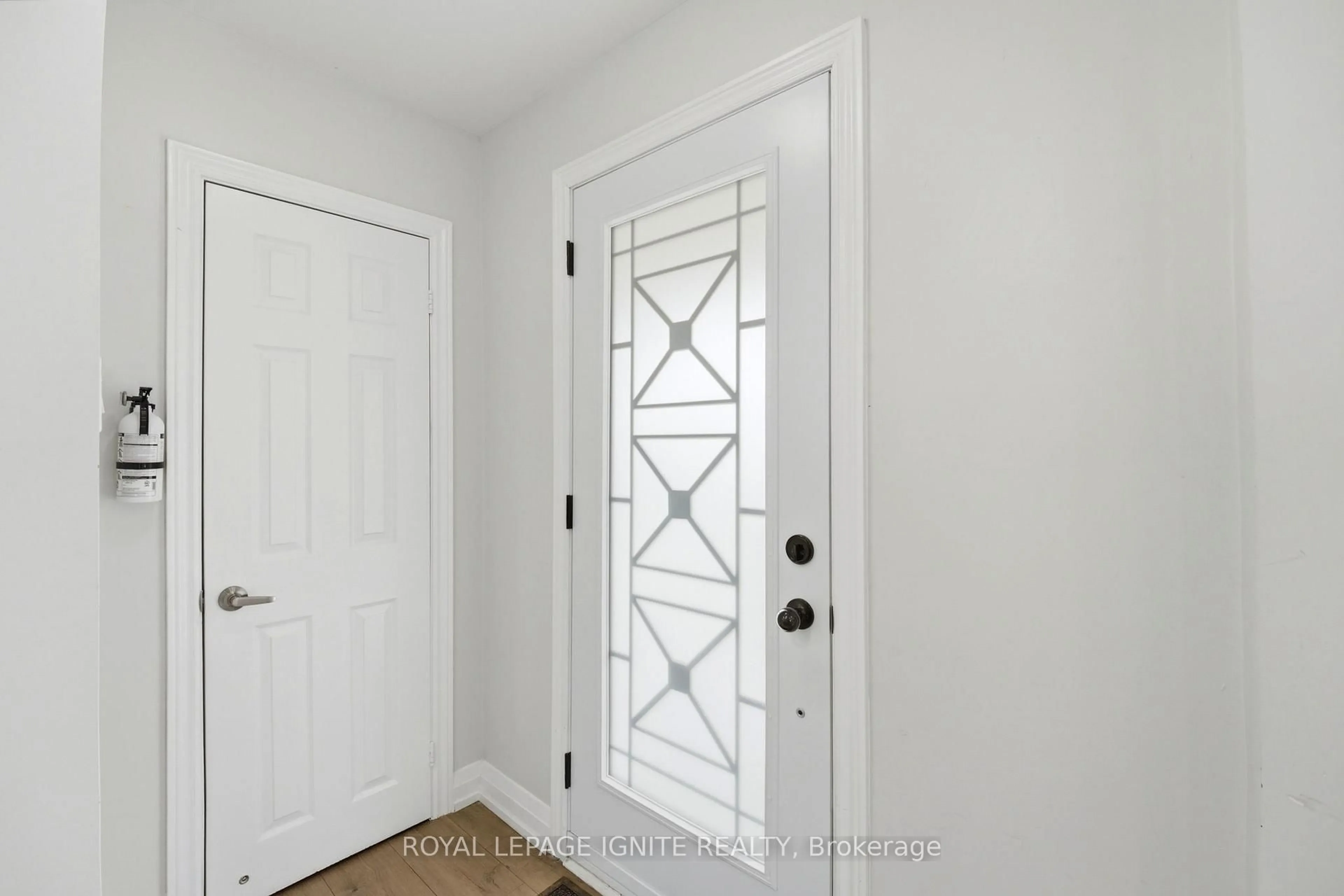 Indoor entryway for 89 Darlingside Dr, Toronto Ontario M1E 3P2