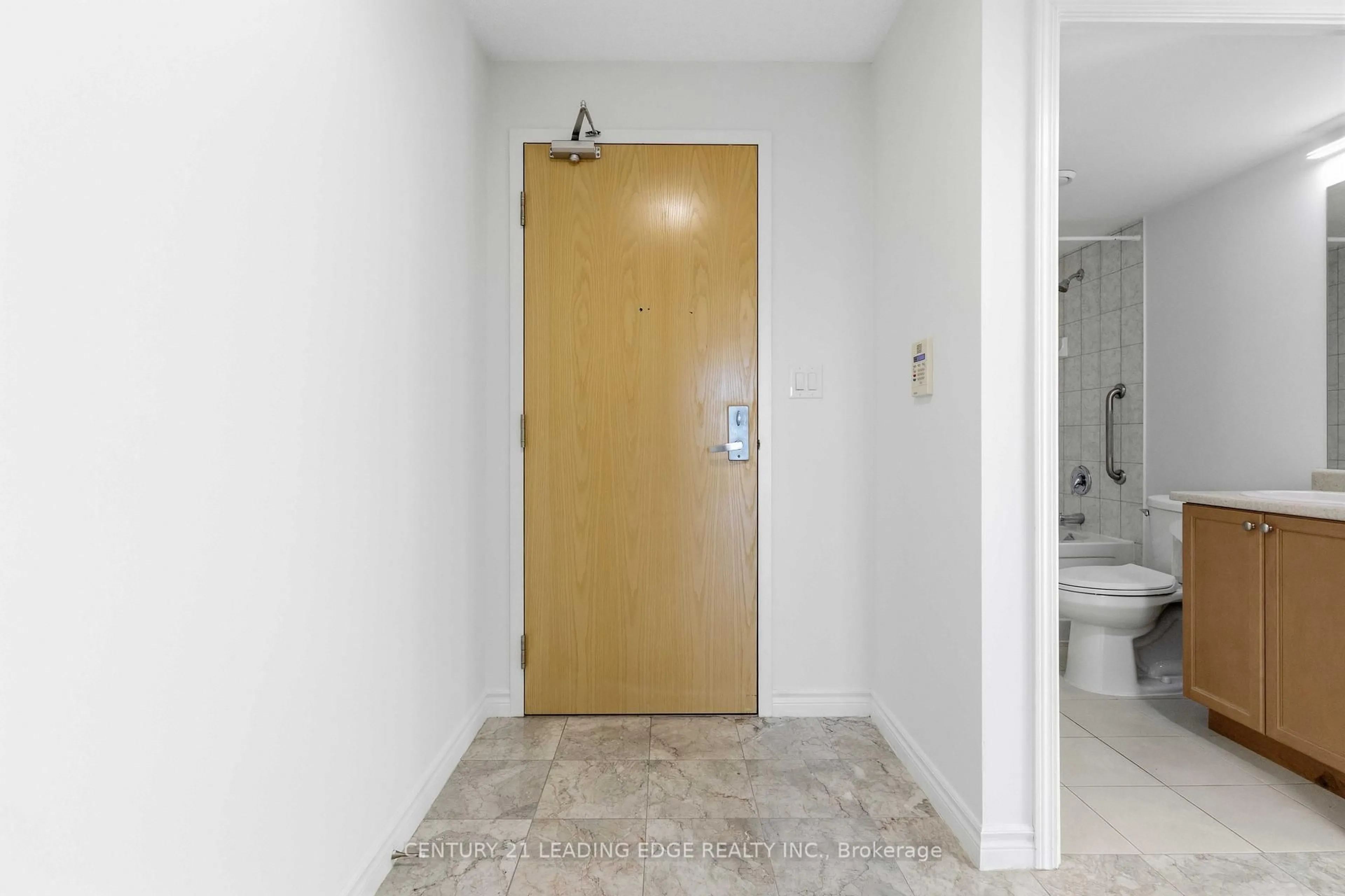 Indoor entryway for 88 Grangeway Ave #1109, Toronto Ontario M1H 0A2