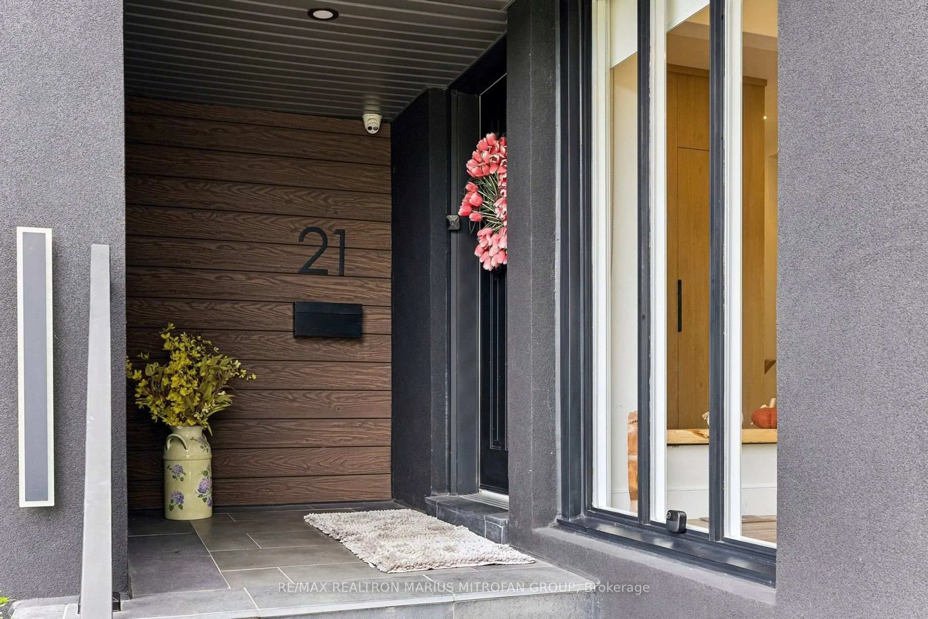 Indoor entryway for 21 Toynbee Tr, Toronto Ontario M1E 1E8