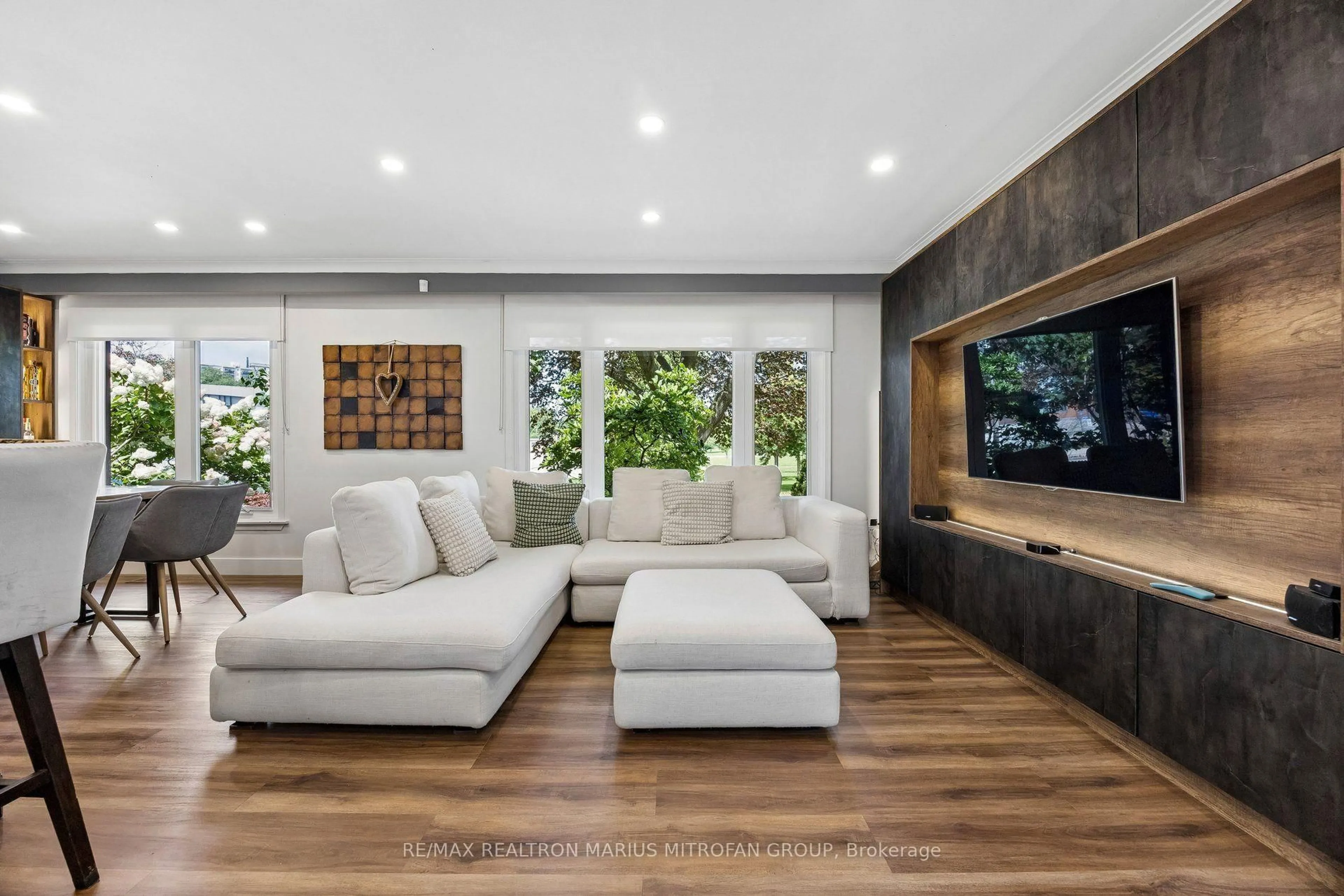 Home theater for 21 Toynbee Tr, Toronto Ontario M1E 1E8