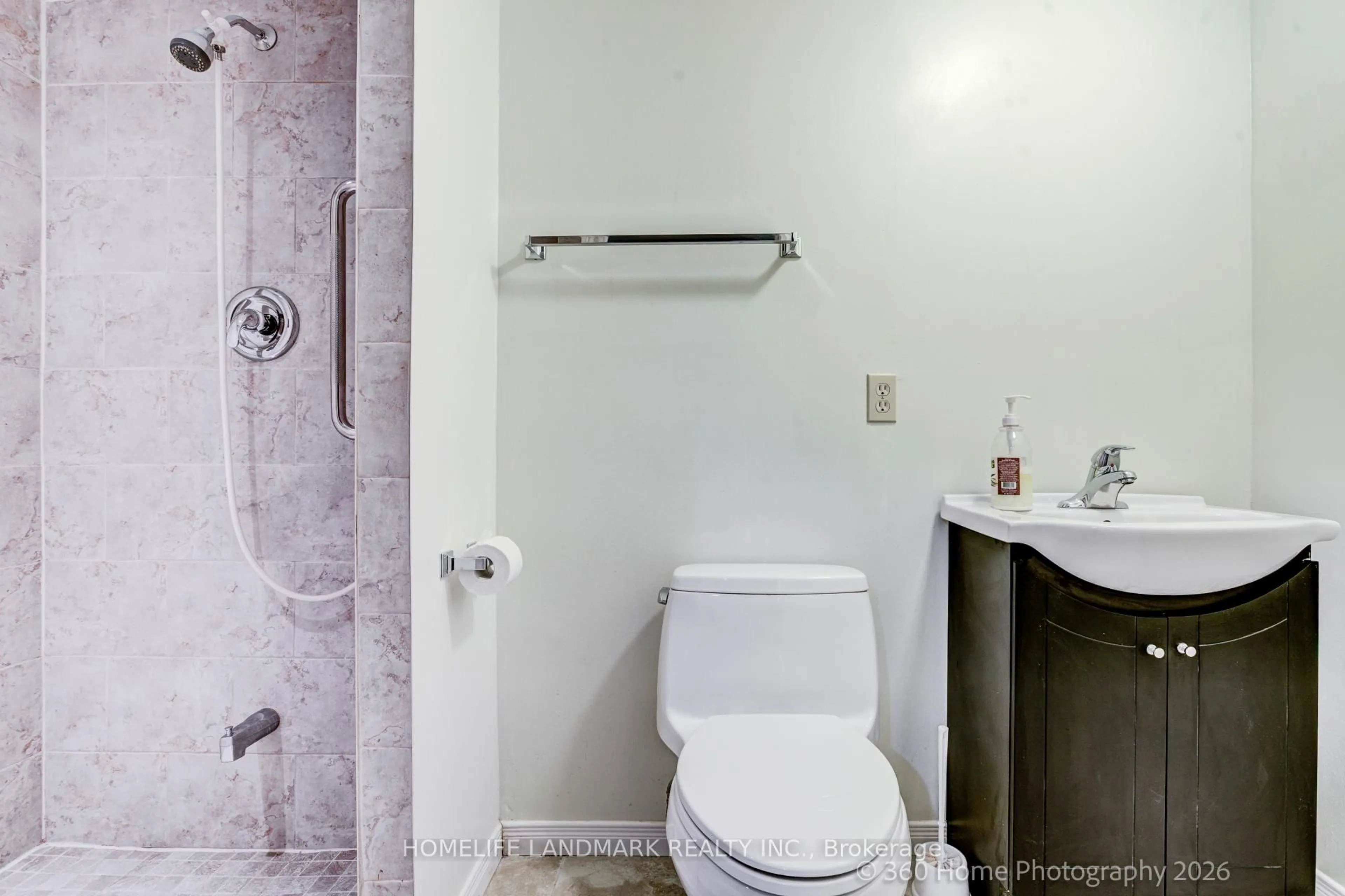 Standard bathroom, ceramic/tile floor for 736 Kingston Rd #3, Toronto Ontario M4E 1R7
