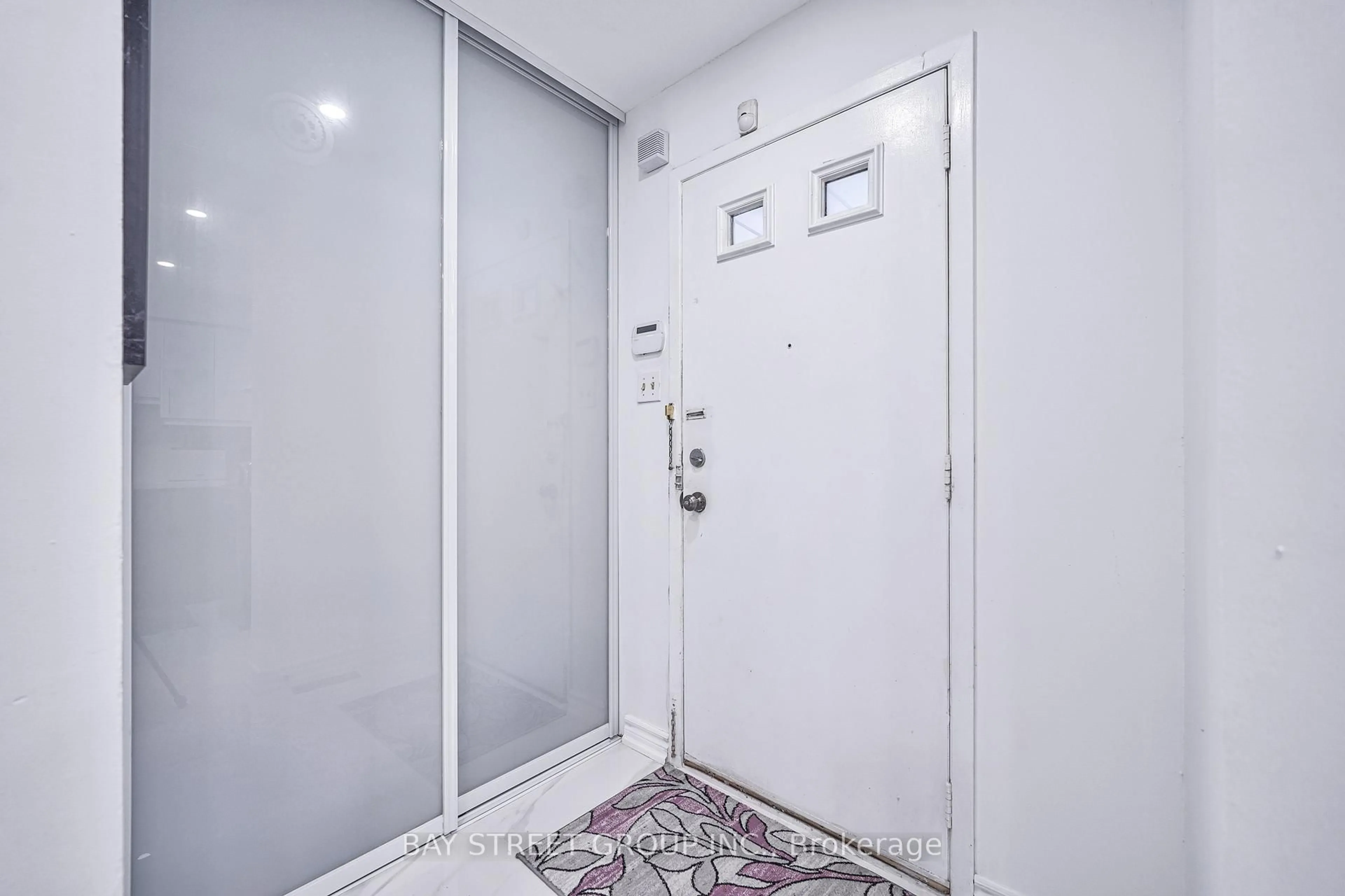 Indoor foyer for 58 Tambrook Dr, Toronto Ontario M1W 3L9