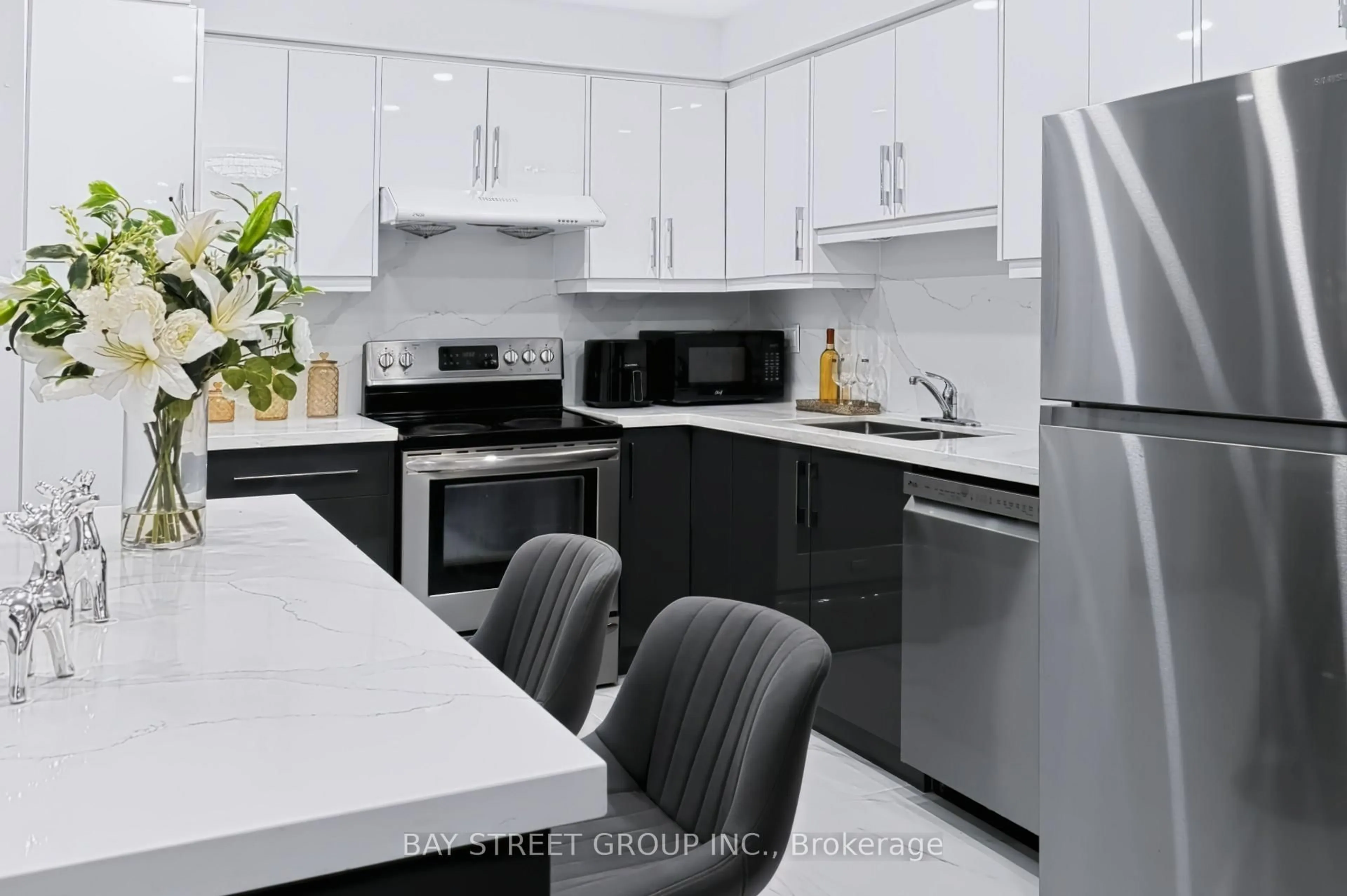 Standard kitchen, ceramic/tile floor for 58 Tambrook Dr, Toronto Ontario M1W 3L9