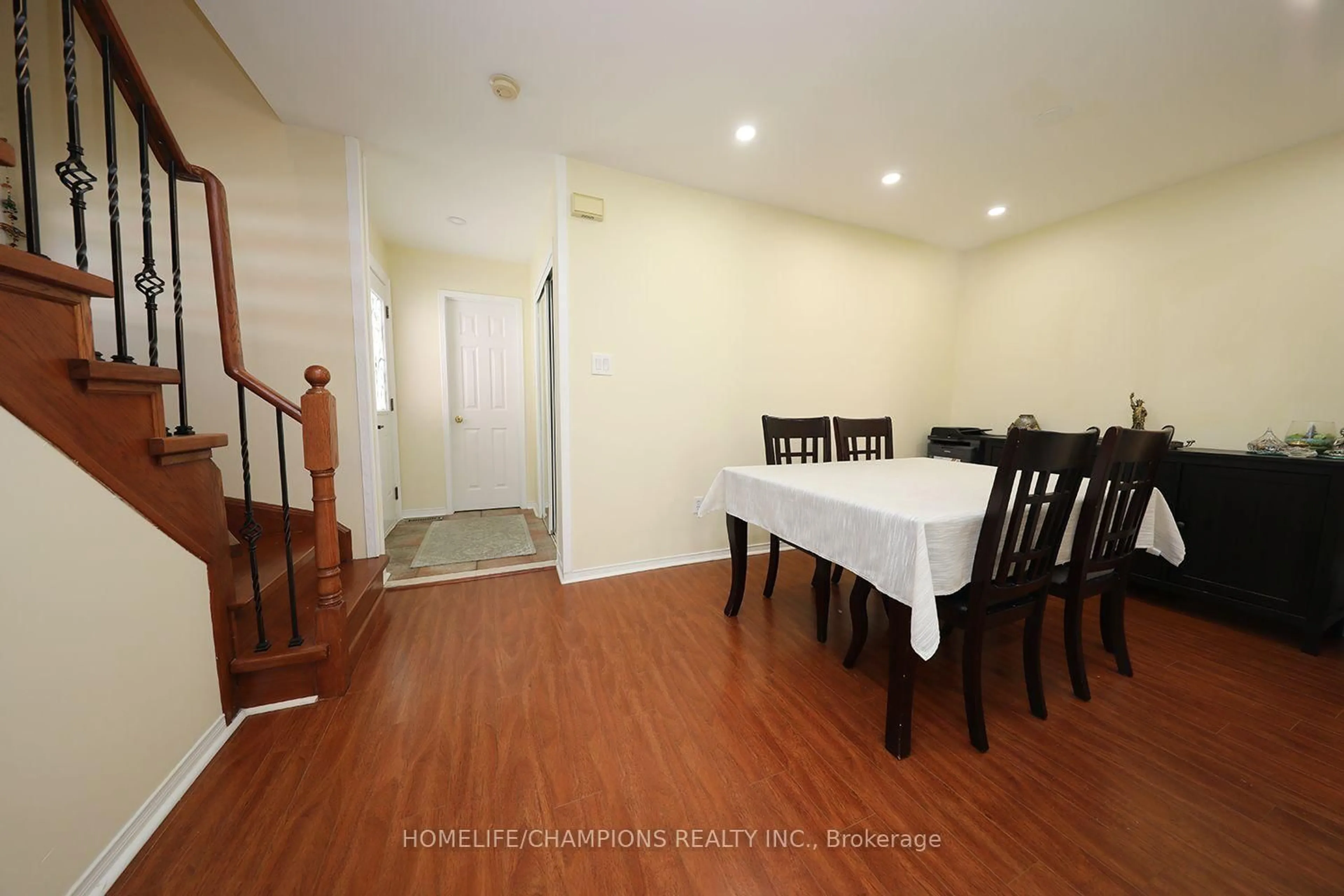 Dining room, wood/laminate floor for 16 Echo Glen Rd, Toronto Ontario M9B 4W6