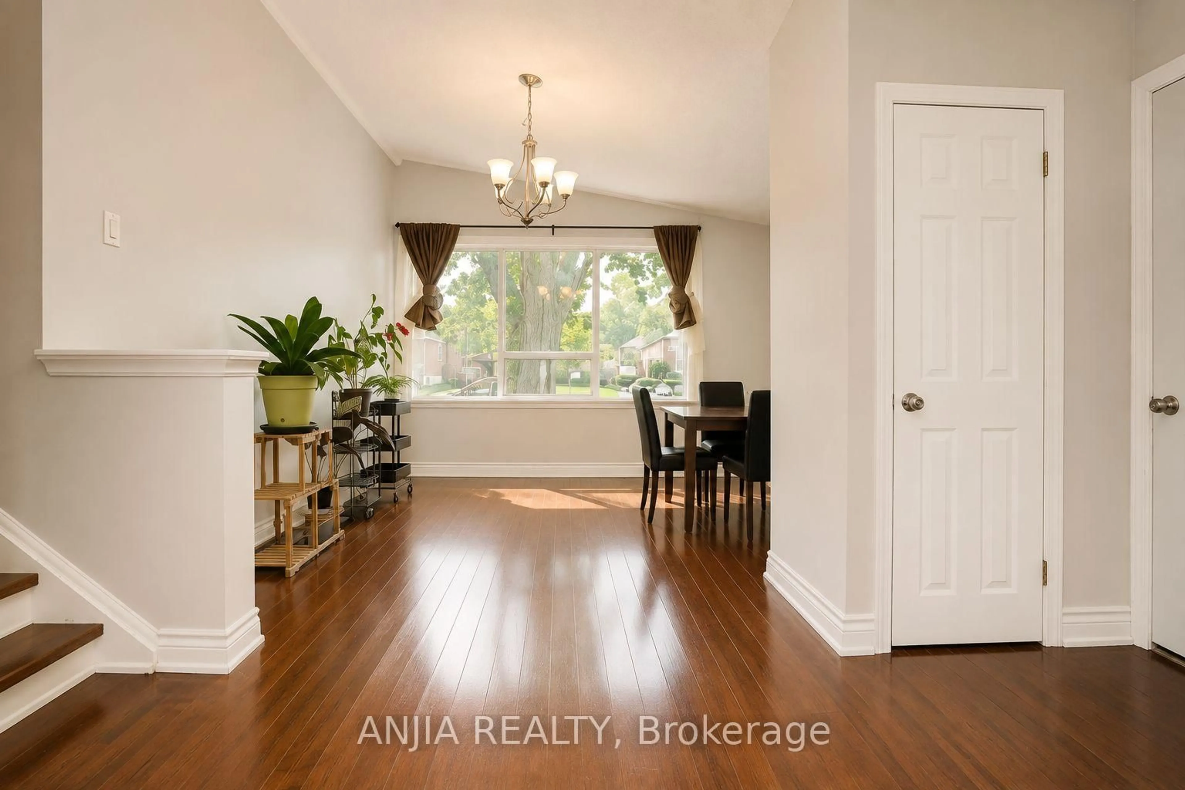 Indoor entryway for 115 Portsdown Rd, Toronto Ontario M1P 1V4