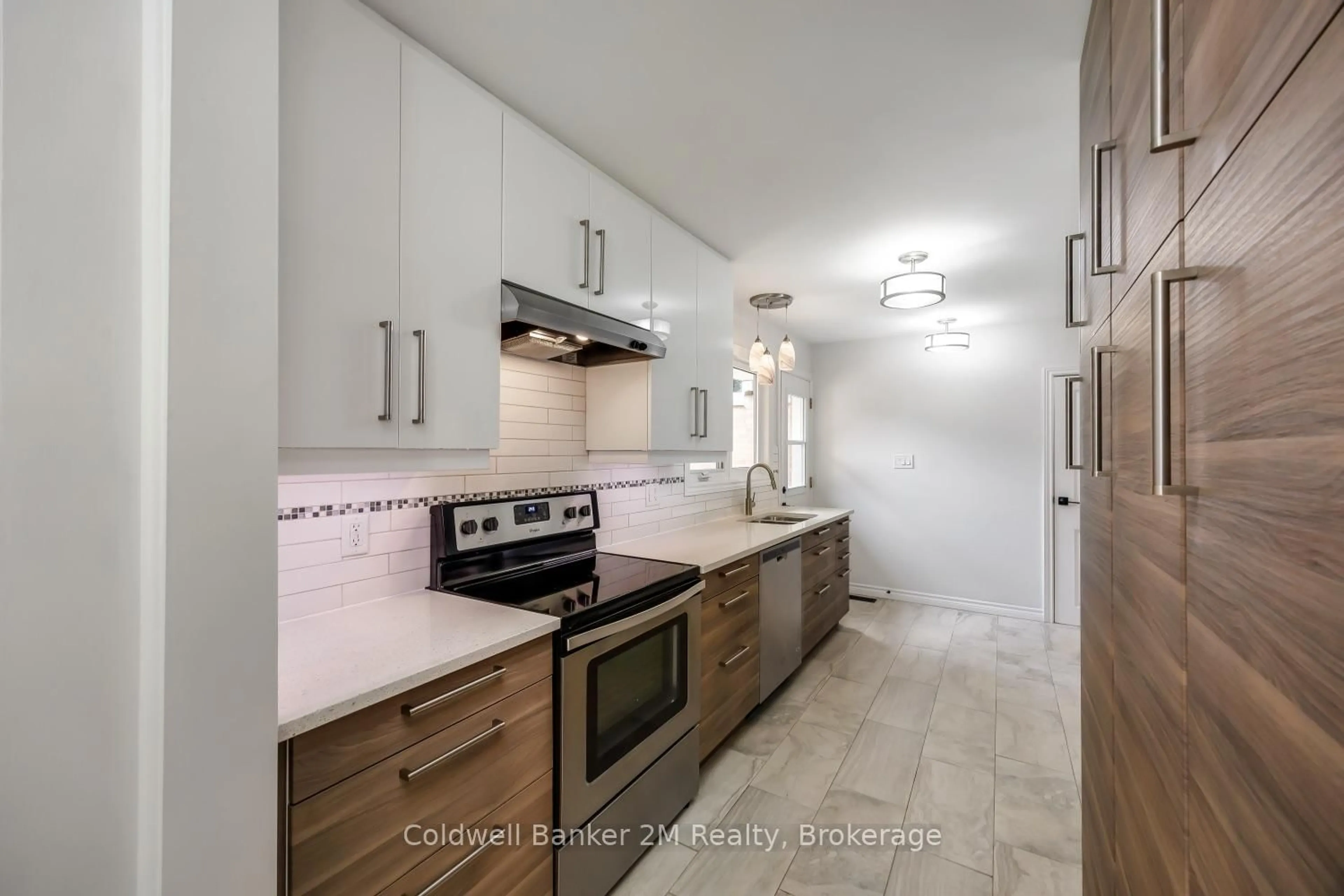 Open concept kitchen, ceramic/tile floor for 314 Inverness Dr, Oshawa Ontario L1J 5T4