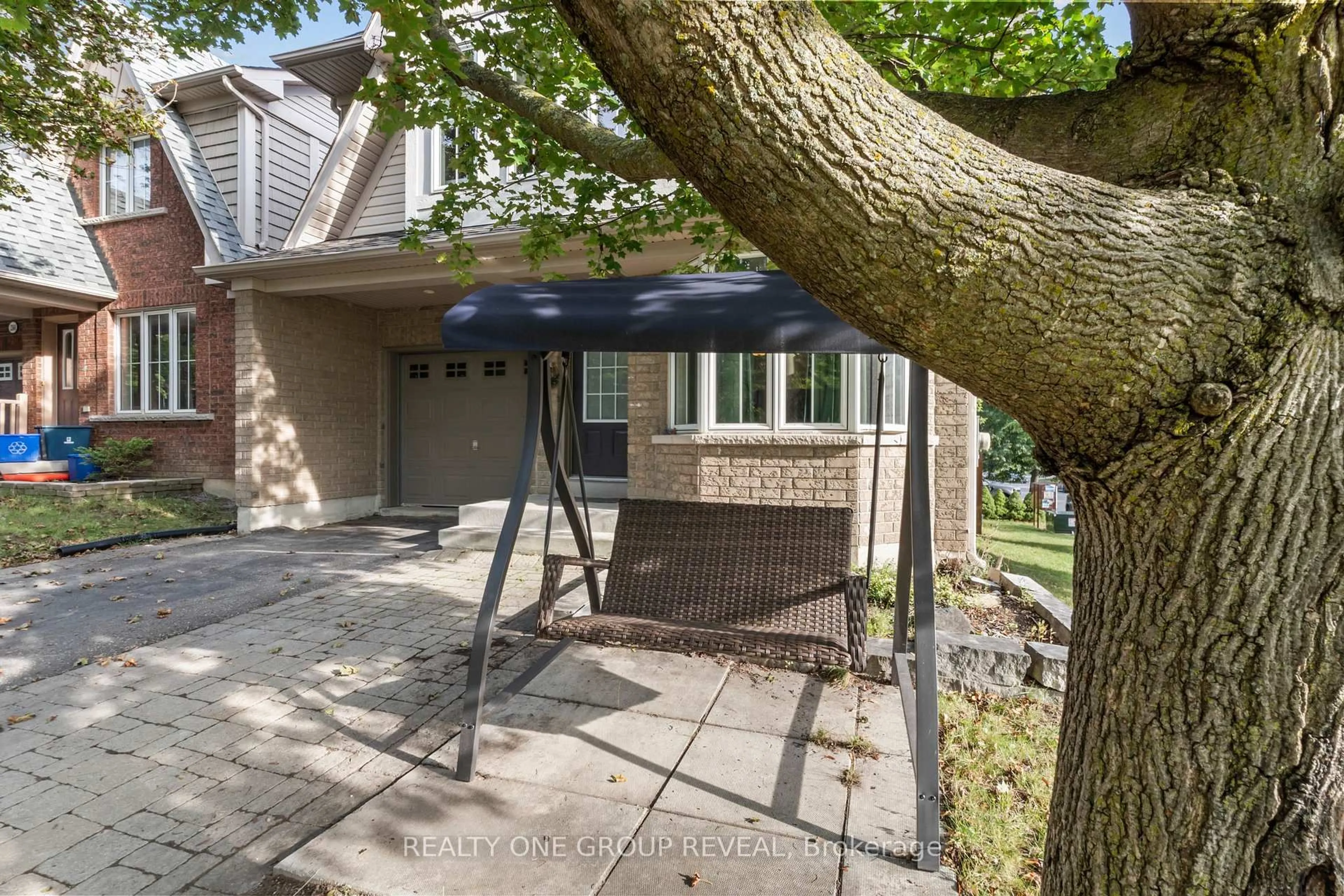 Patio, street for 2364 Winlord Pl, Oshawa Ontario L1L 0B9