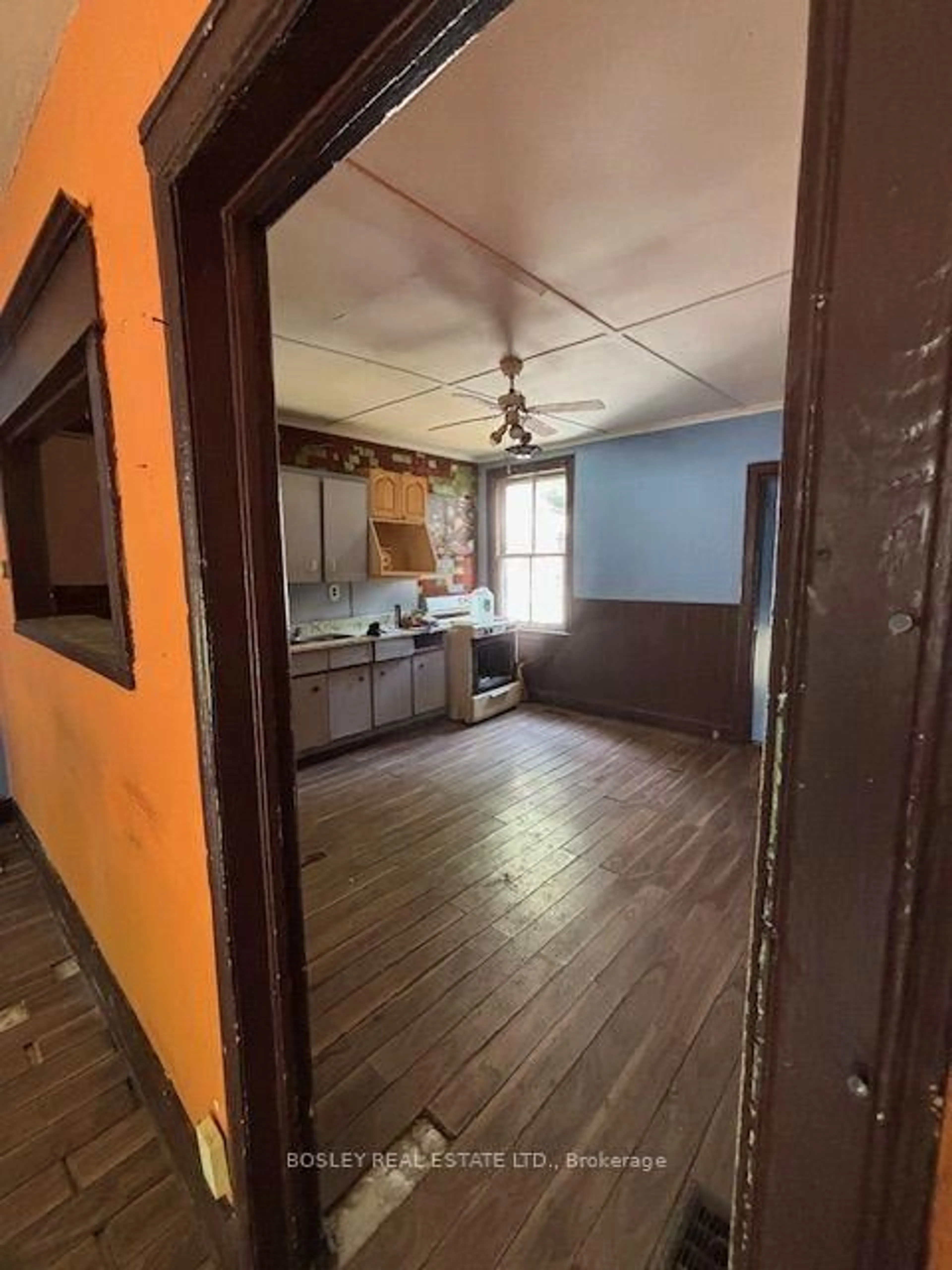 A pic of a room for 117 Wheeler Ave, Toronto Ontario M4L 3V3
