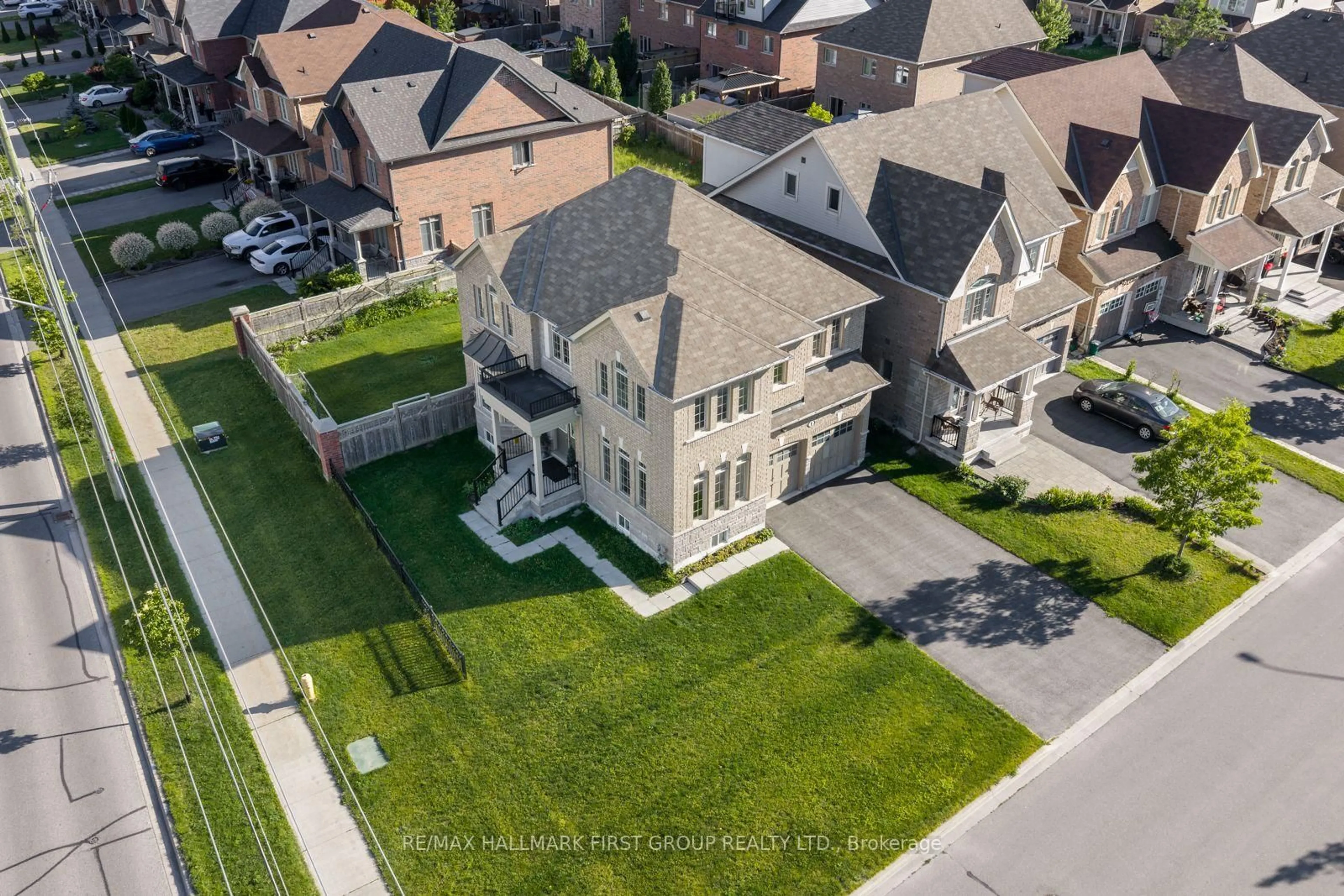A pic from outside/outdoor area/front of a property/back of a property/a pic from drone, street for 1 Cale Ave, Clarington Ontario L1E 0H5