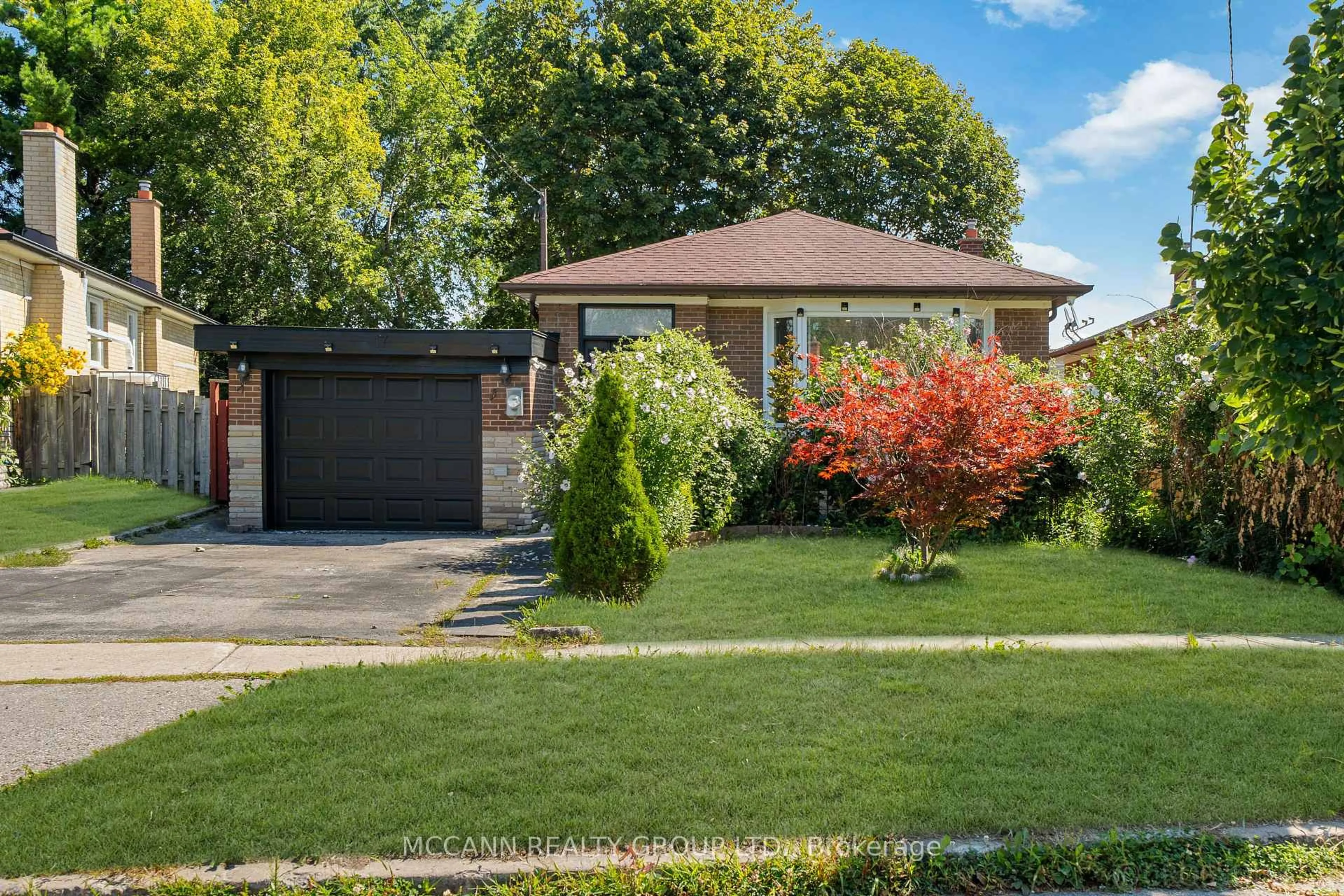 Home with brick exterior material, street for 17 Barlow Rd, Toronto Ontario M1G 2B5