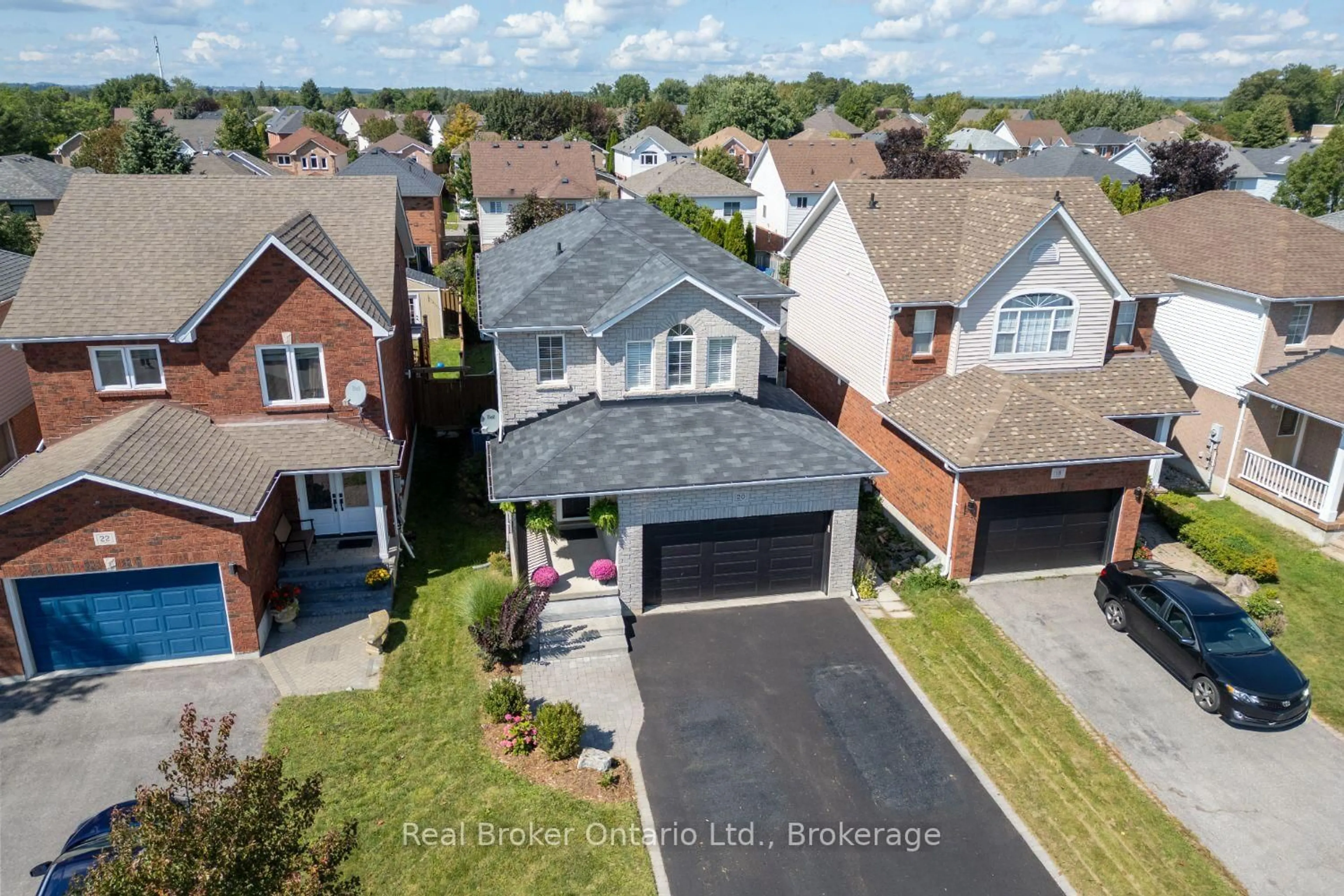 A pic from outside/outdoor area/front of a property/back of a property/a pic from drone, street for 20 Wilkins Cres, Clarington Ontario L1E 3B8