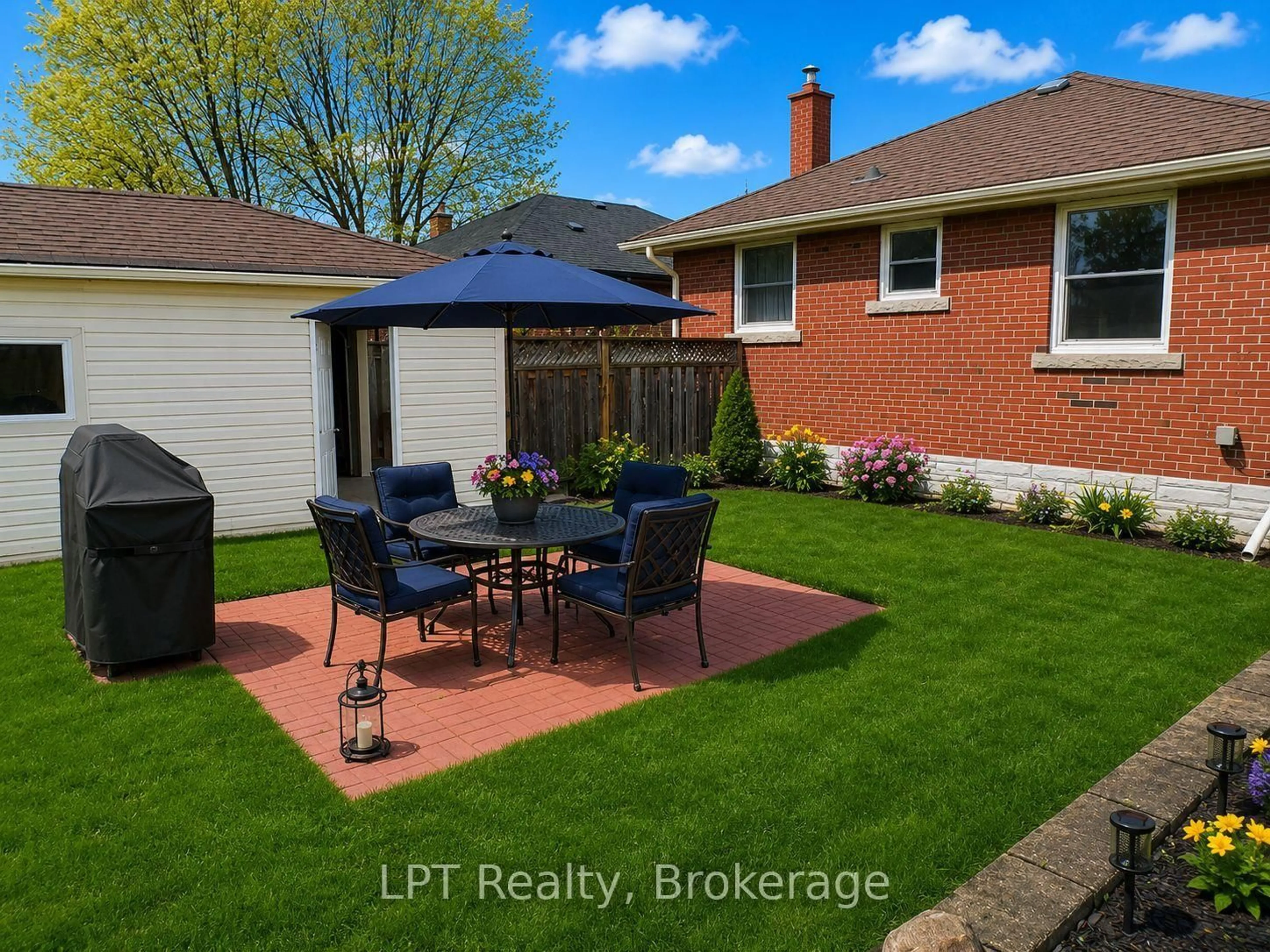 Patio, street for 256 Farewell St, Oshawa Ontario L1H 6L9